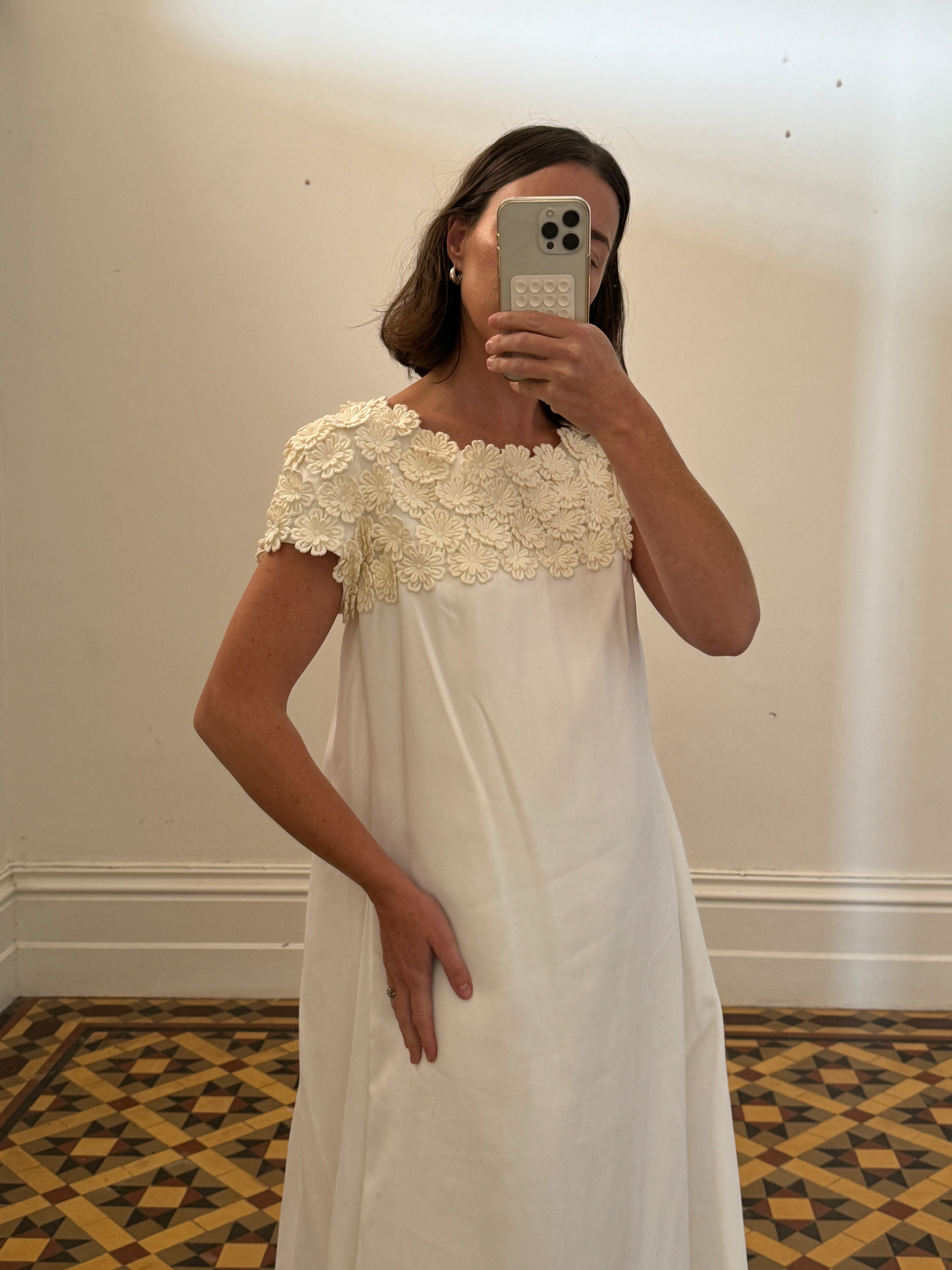 Vintage 60s Daisy Applique Wedding Dress With Train