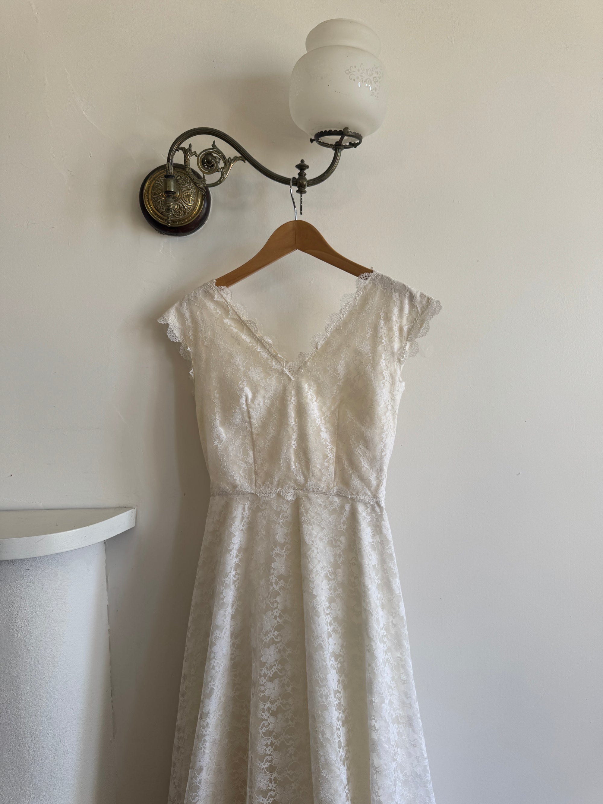 Vintage 60s Sleeveless Lace Wedding Gown With Train