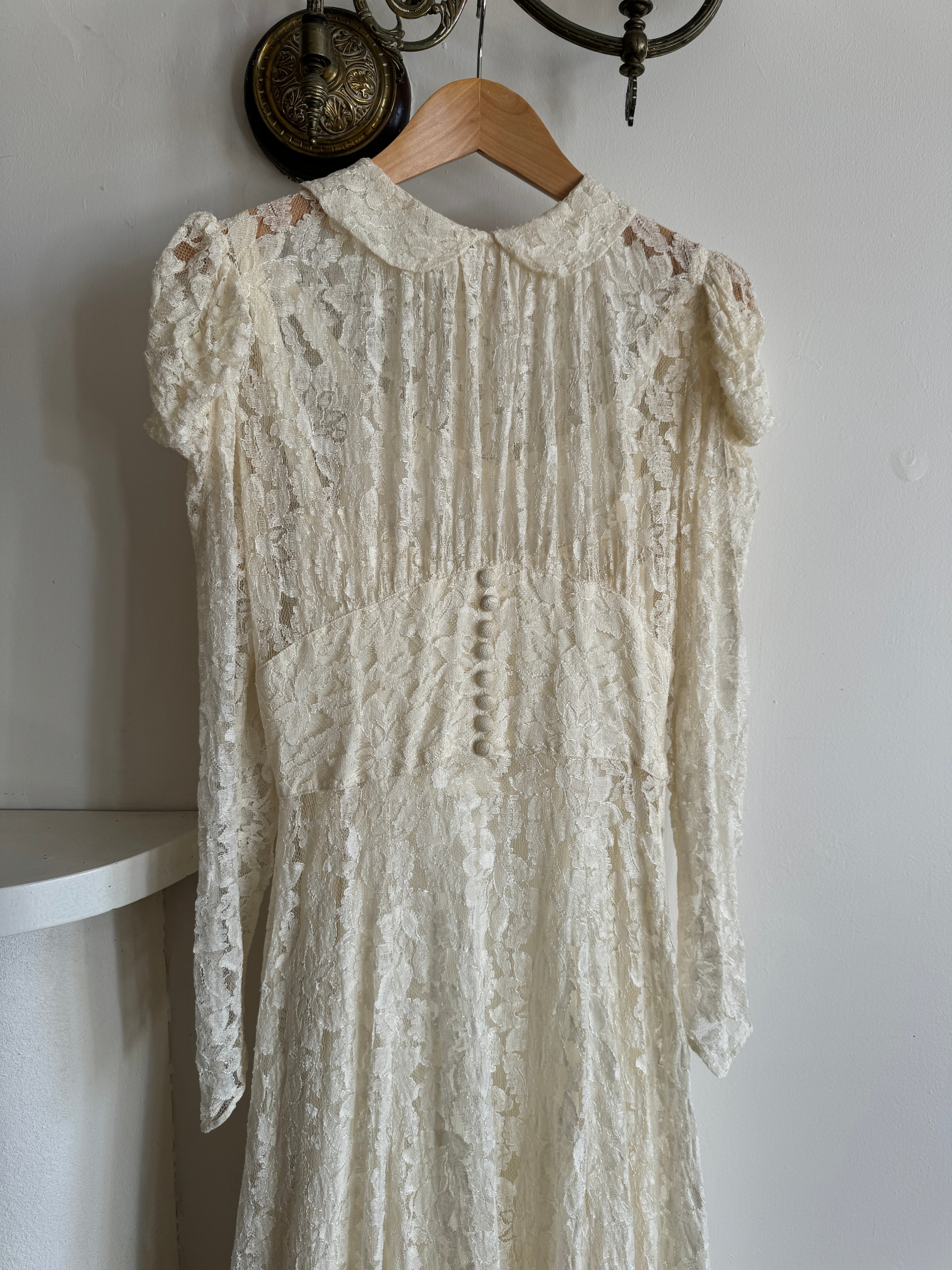 Vintage 40s Collared Lace Wedding Gown With Train