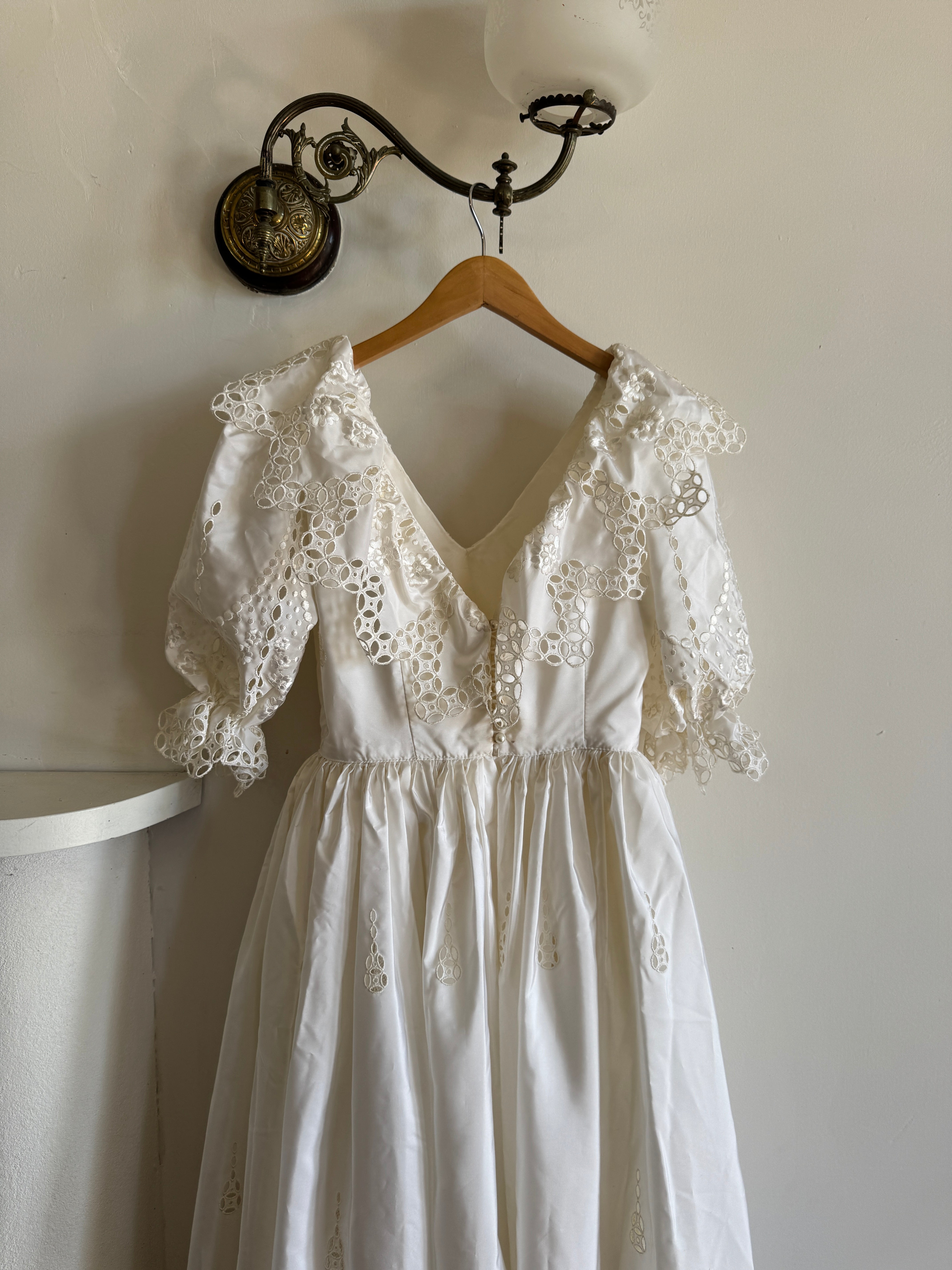 Vintage 70s Broderie Anglaise Frill Wedding Dress Ivory