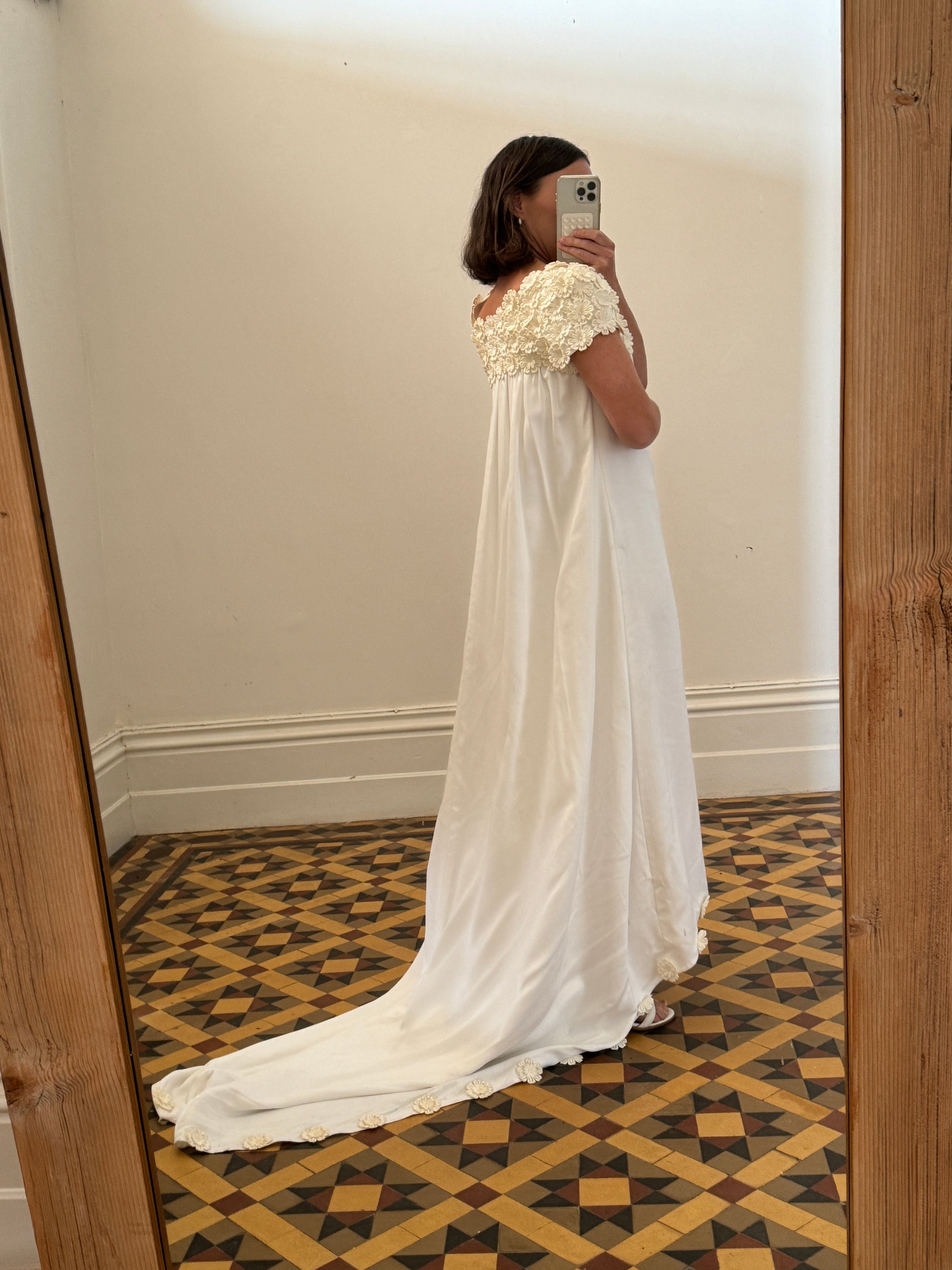 Vintage 60s Daisy Applique Wedding Dress With Train
