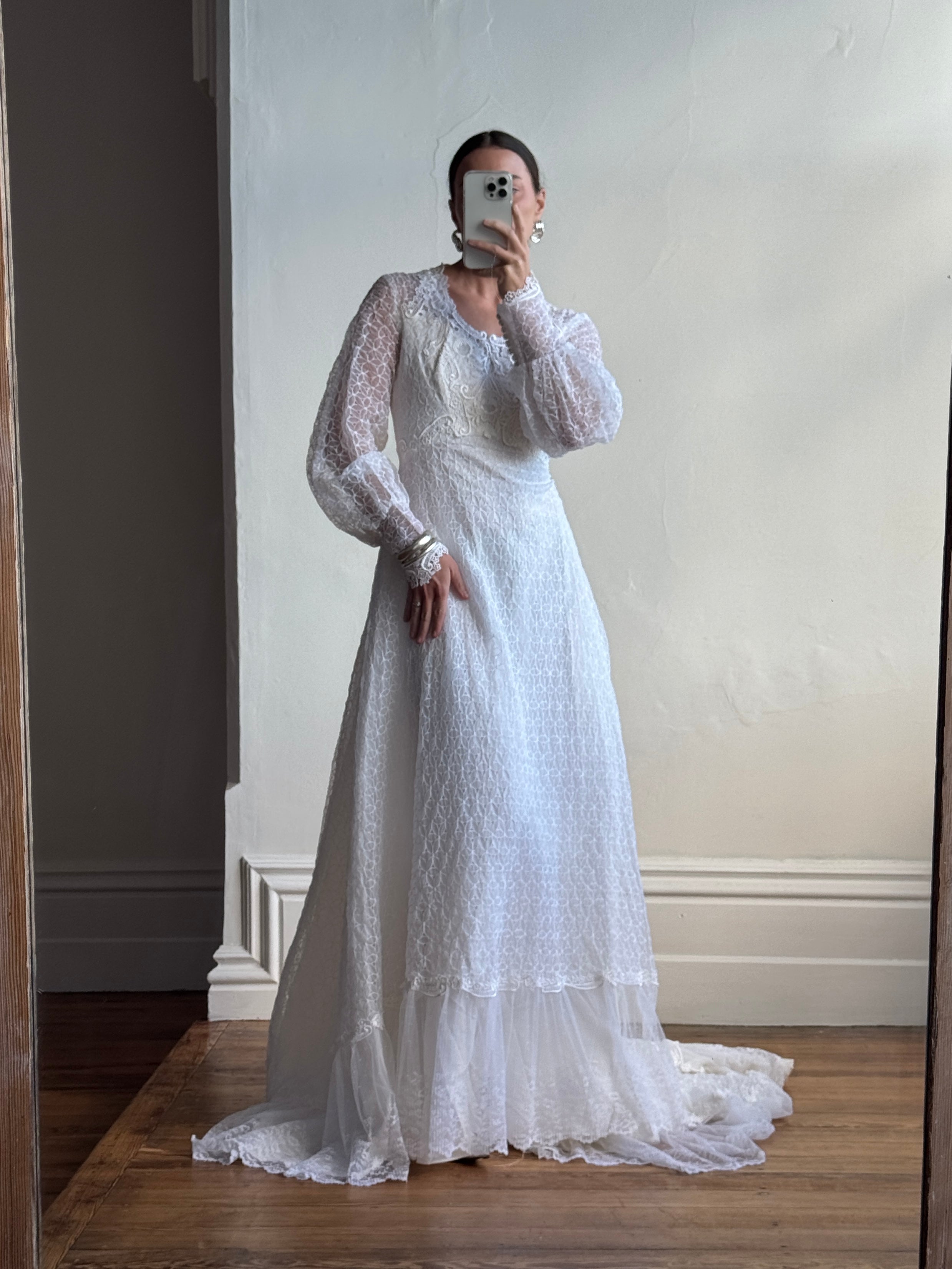 Vintage 70s Daisy Organza Lace Wedding Dress With Train