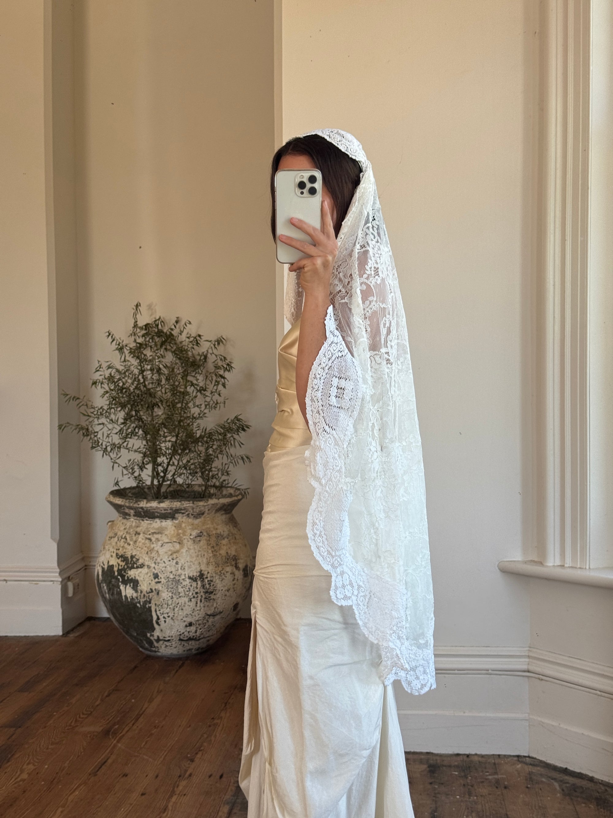 CMTB x Luce Di Luna Repurposed Vintage 60s Lace and Crochet Scalloped Veil