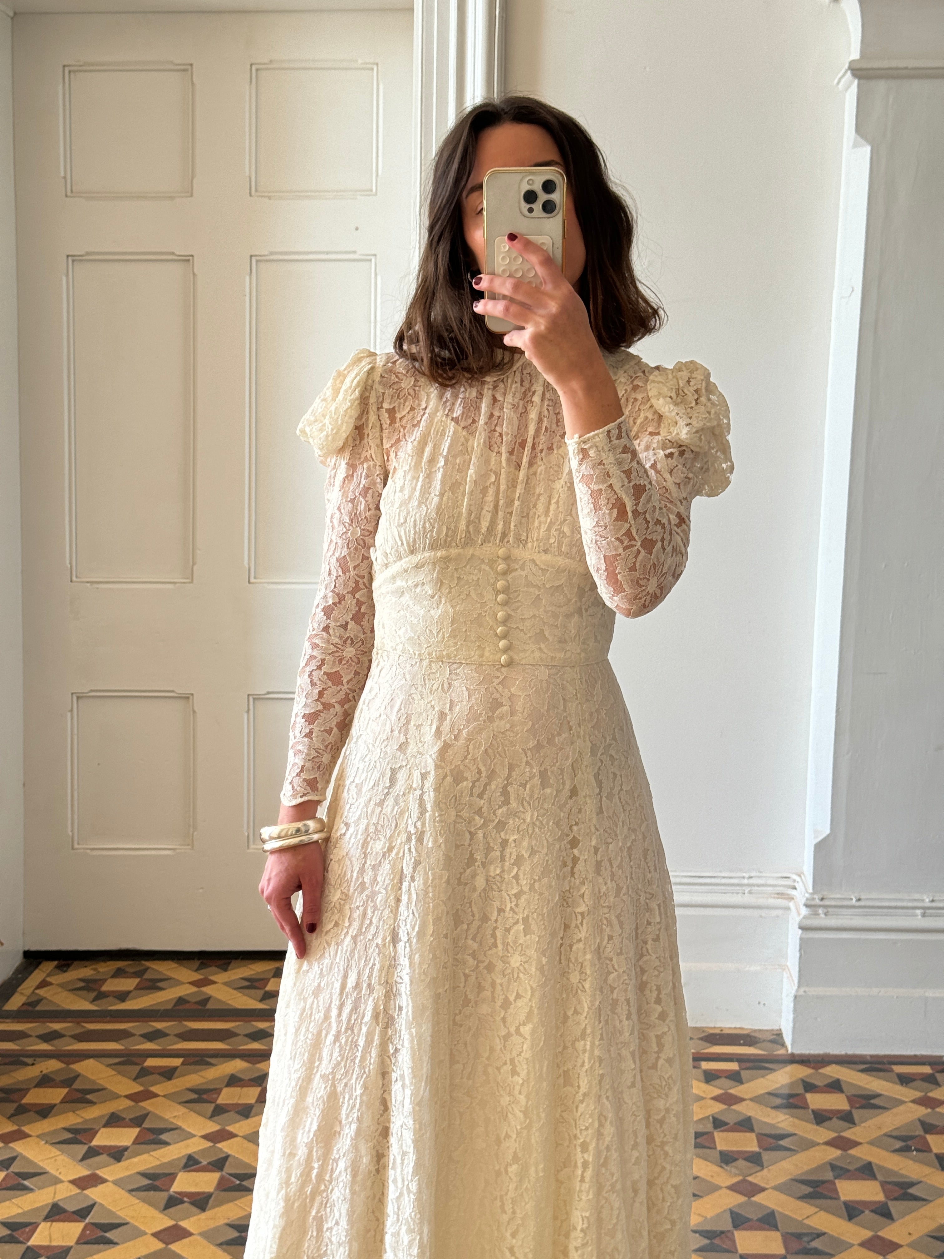 Vintage 40s Collared Lace Wedding Gown With Train