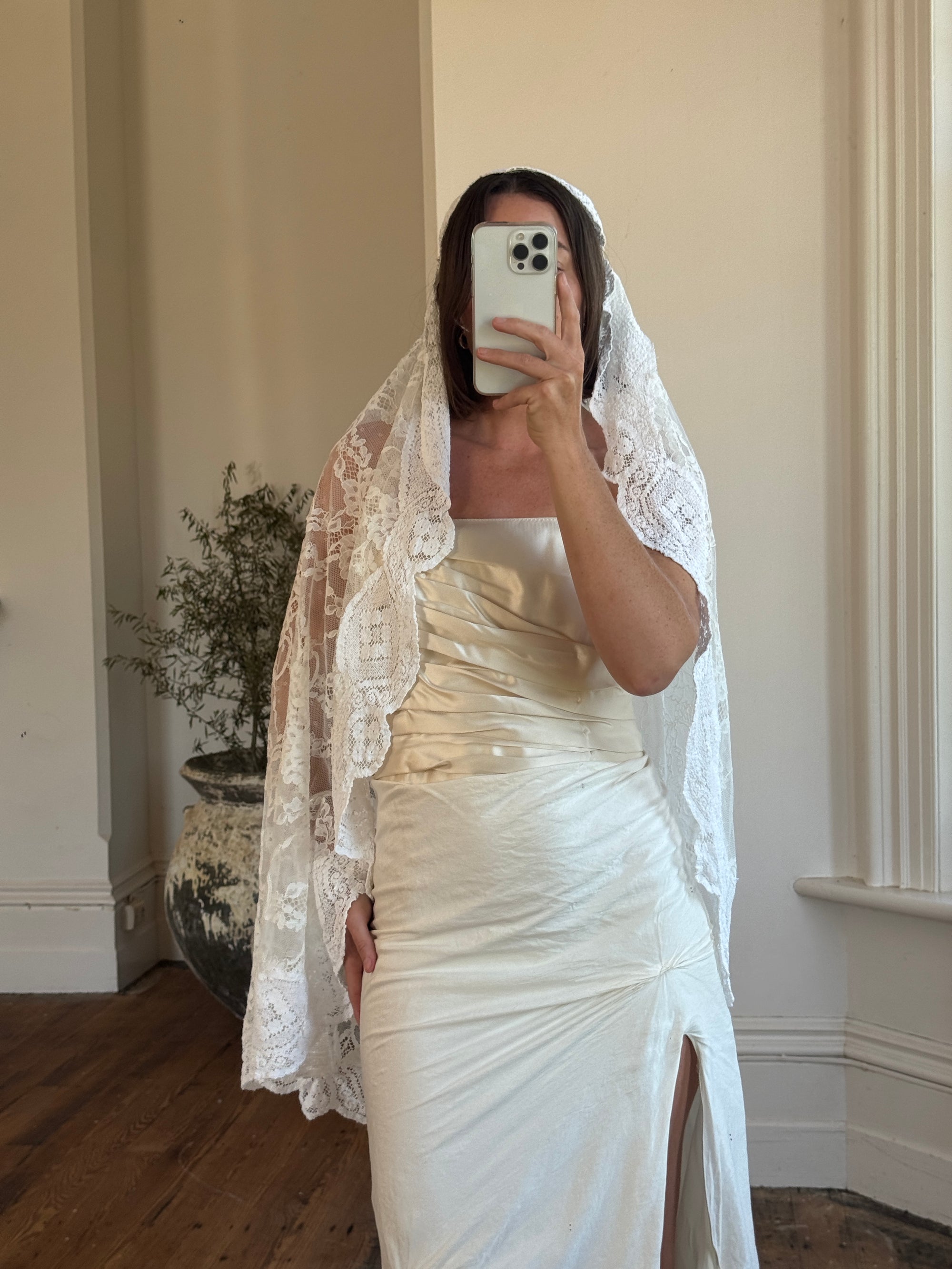 CMTB x Luce Di Luna Repurposed Vintage 60s Lace and Crochet Scalloped Veil