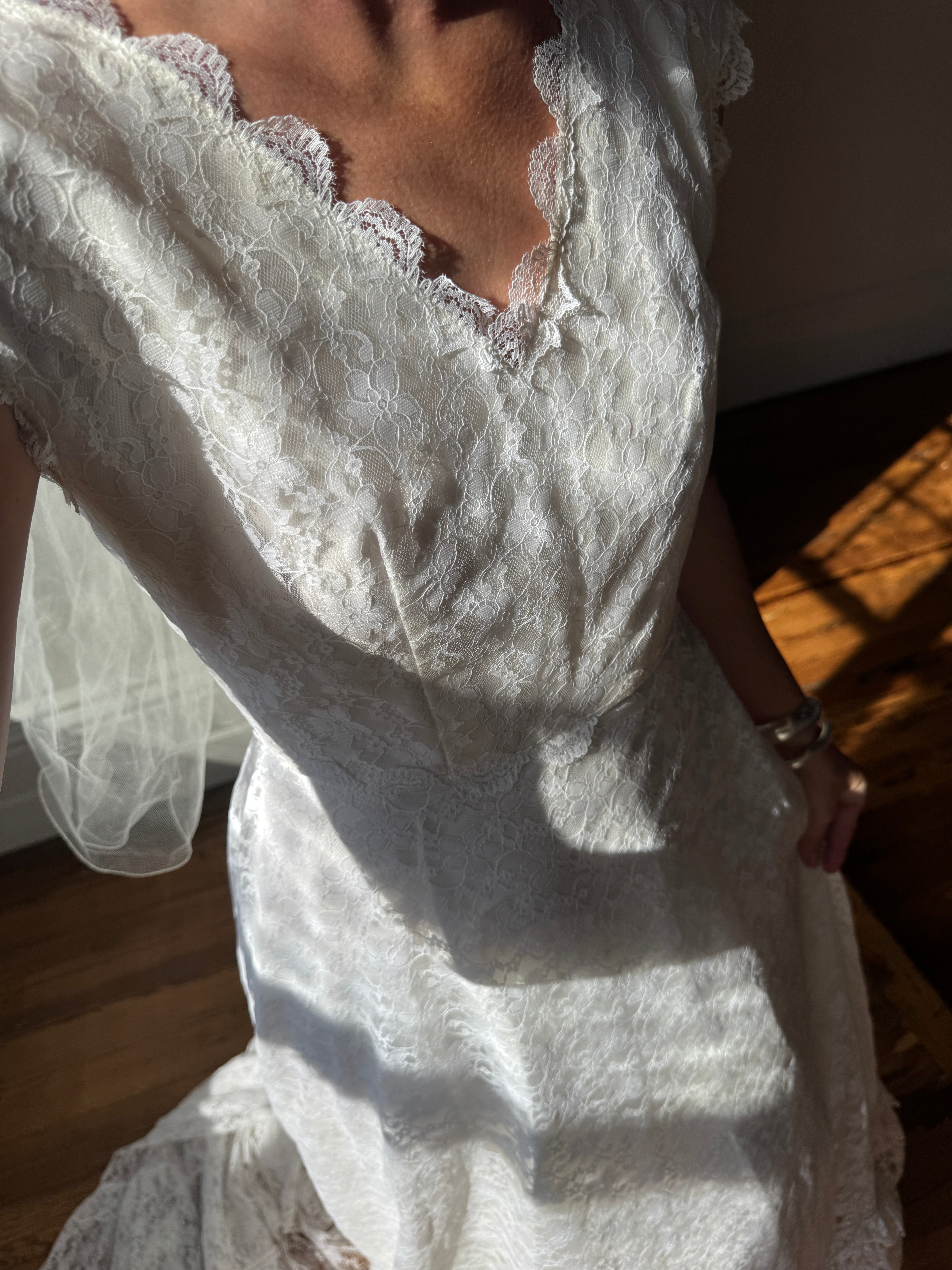 Vintage 60s Sleeveless Lace Wedding Gown With Train