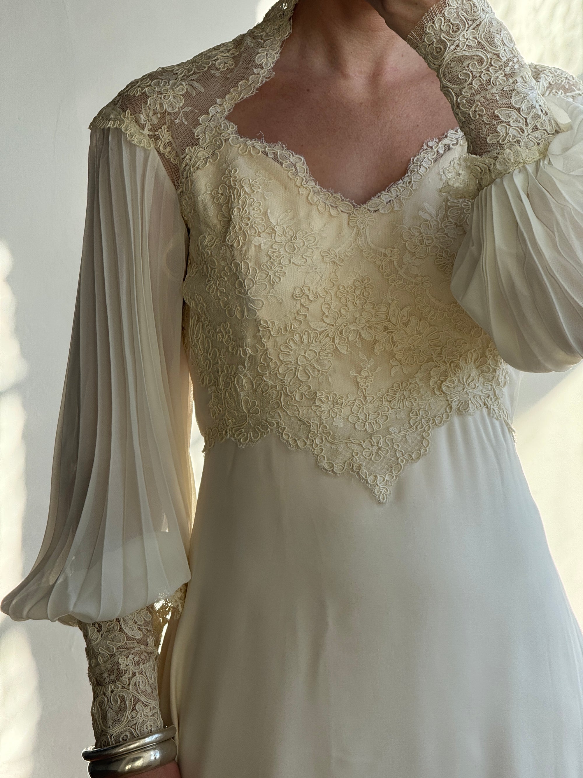 Vintage 70s Pleated Sleeve Lace Wedding Gown With Train Creme