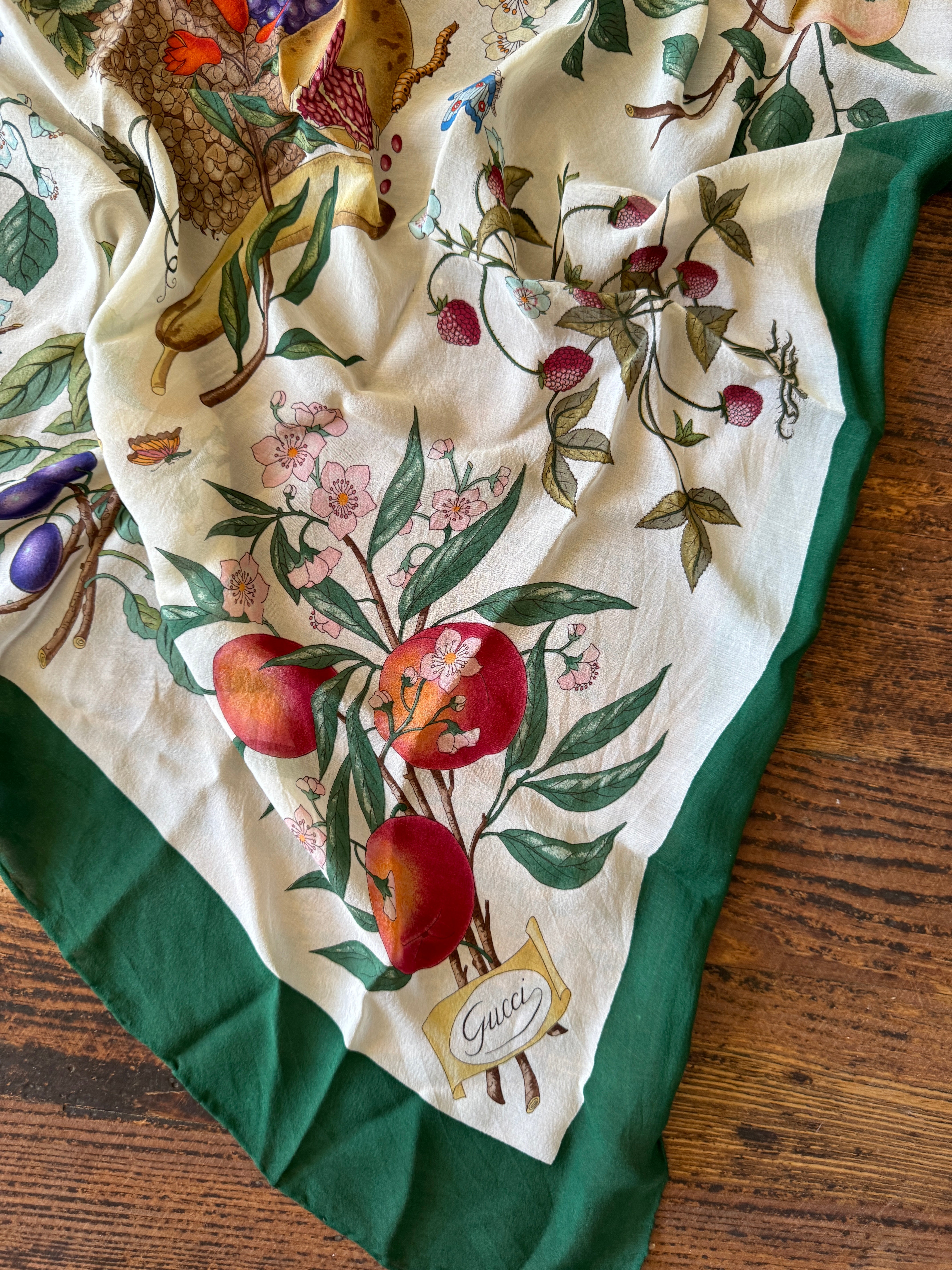 Vintage Gucci 100% 80x80cm Silk Fruit Scarf