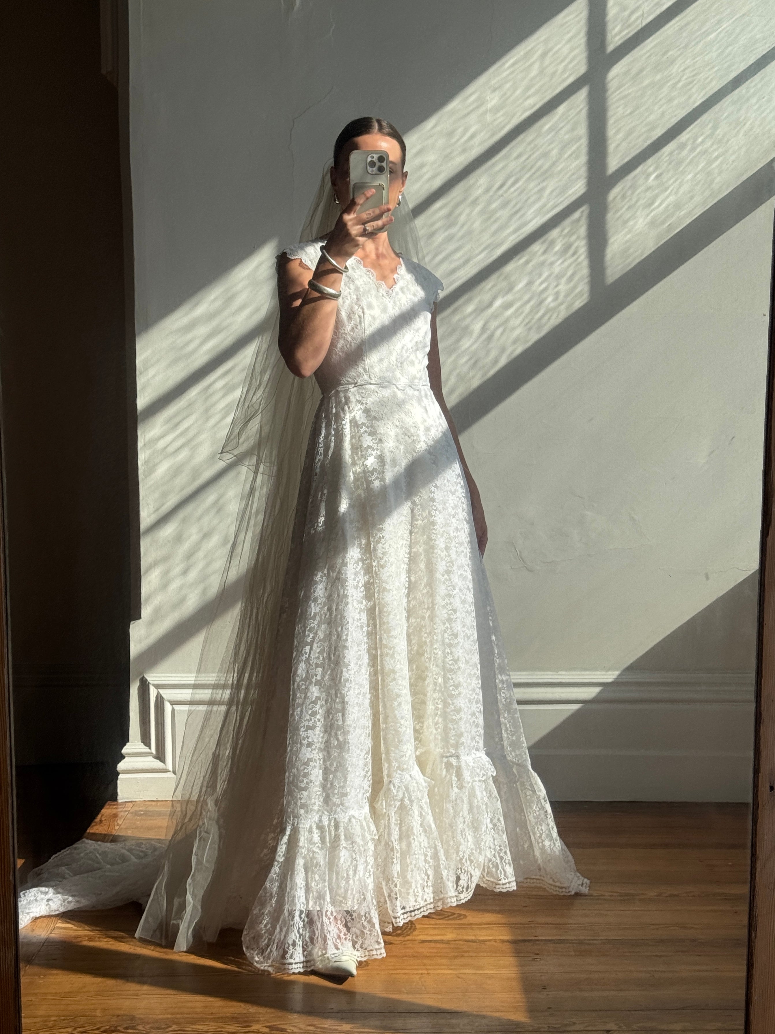 Vintage 60s Sleeveless Lace Wedding Gown With Train