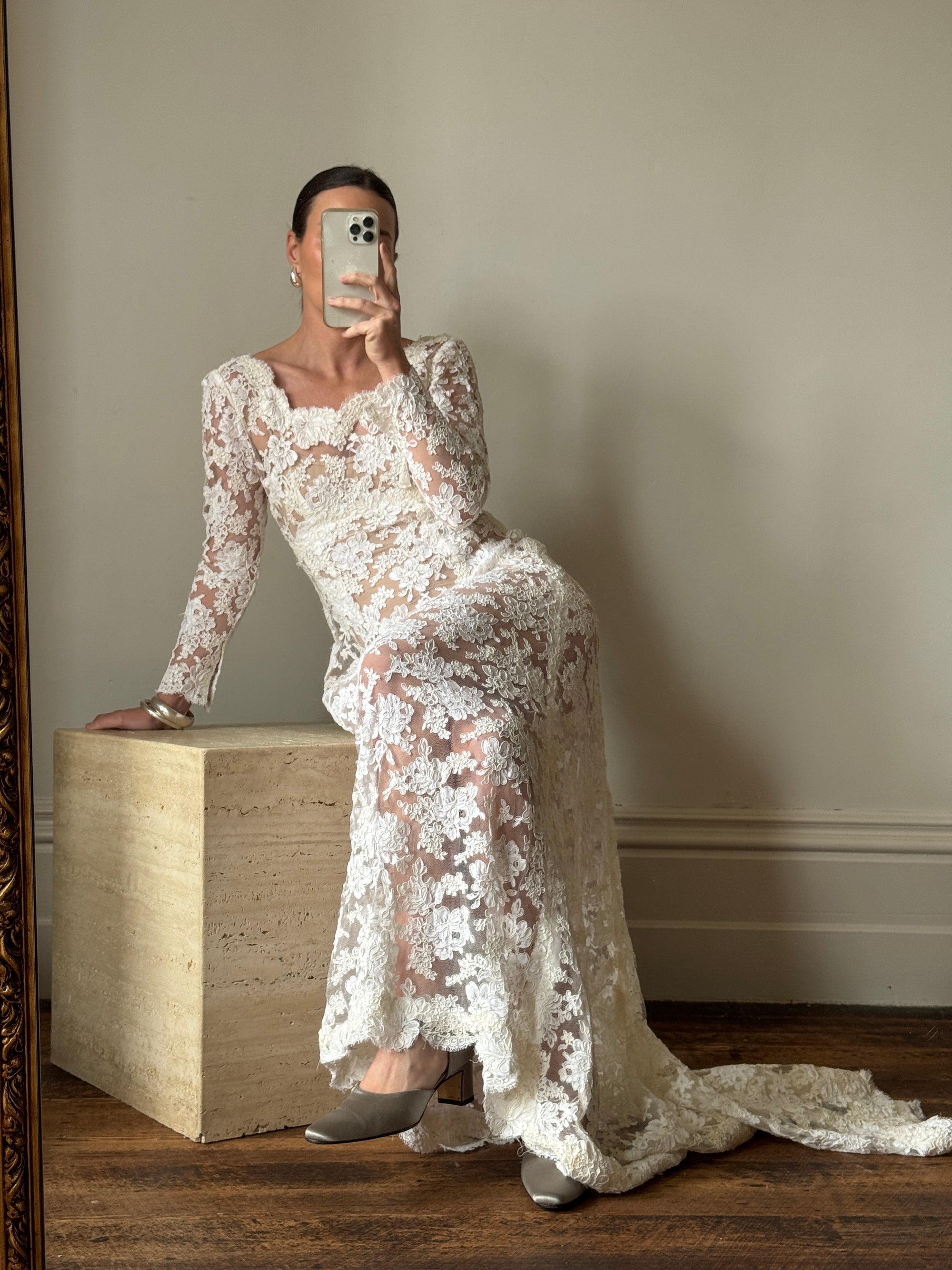 Pinterest Robe En Guipure Vintage 60s Guipure Lace Long Sleeve Wedding Gown With Train Pinterest Robe En Guipure Vintage 60s Guipure Lace Long Sleeve Wedding Gown With Train