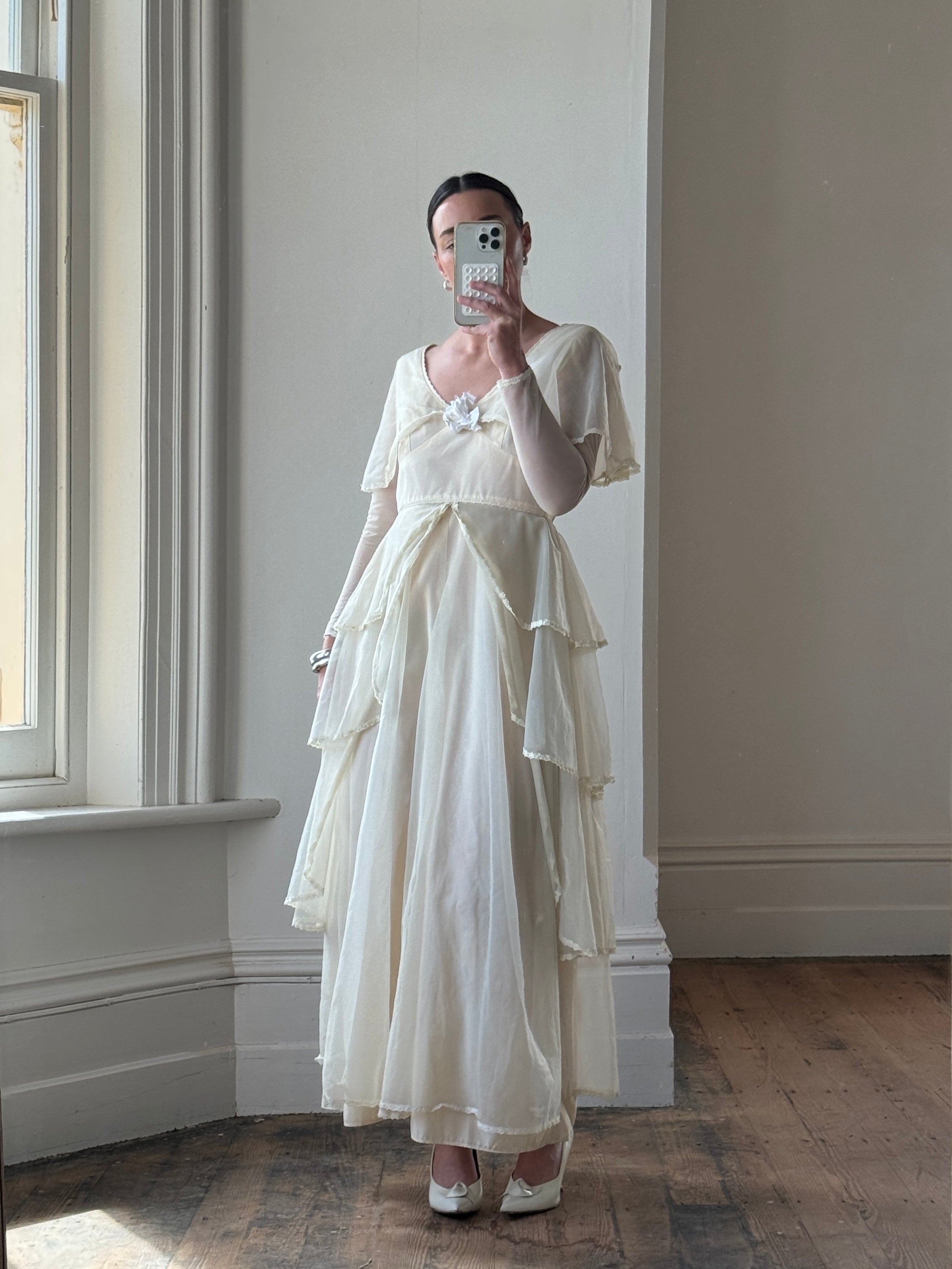 Vintage 60s Tiered Waterfall Wedding Dress Creme