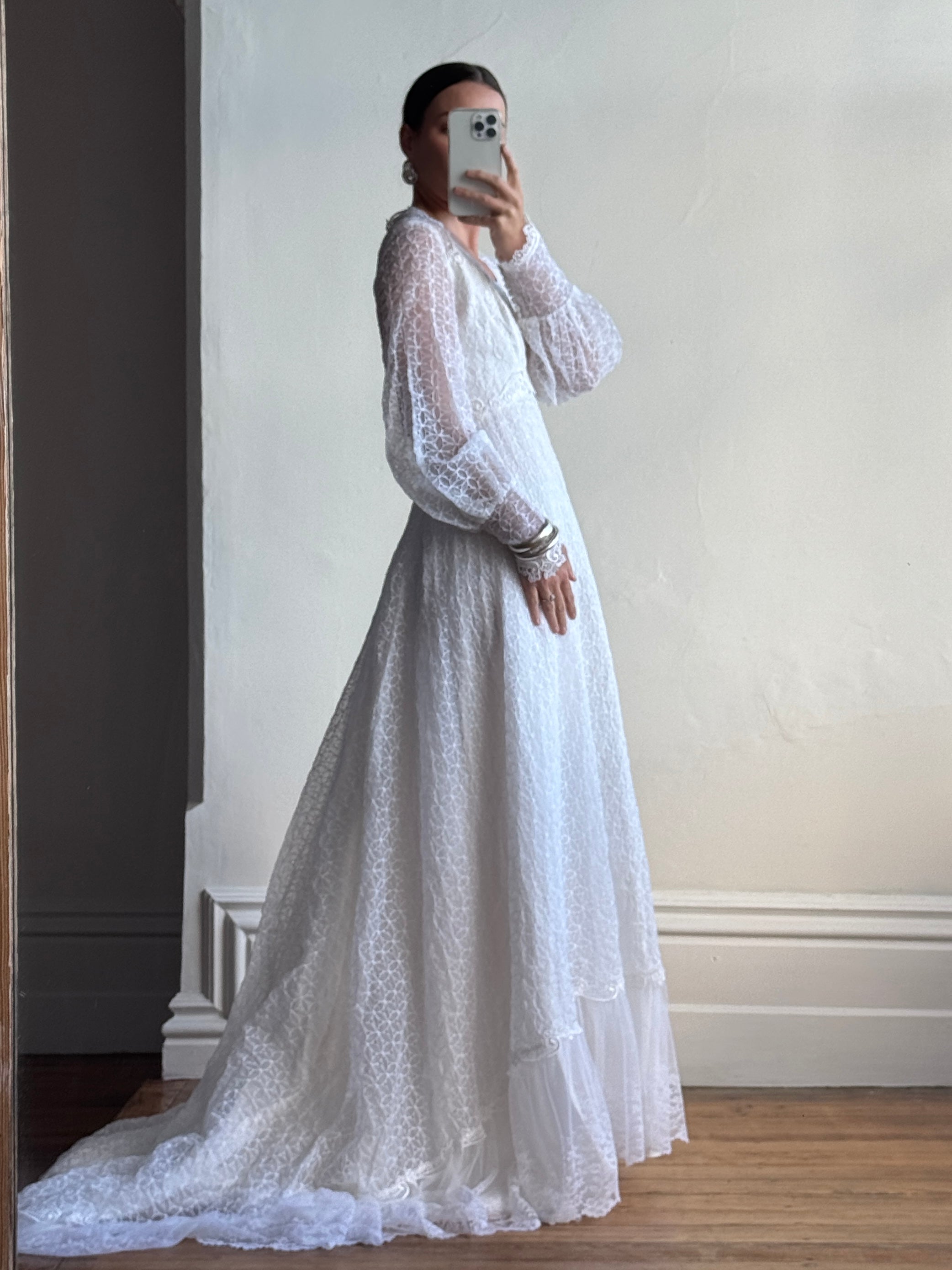 Vintage 70s Daisy Organza Lace Wedding Dress With Train