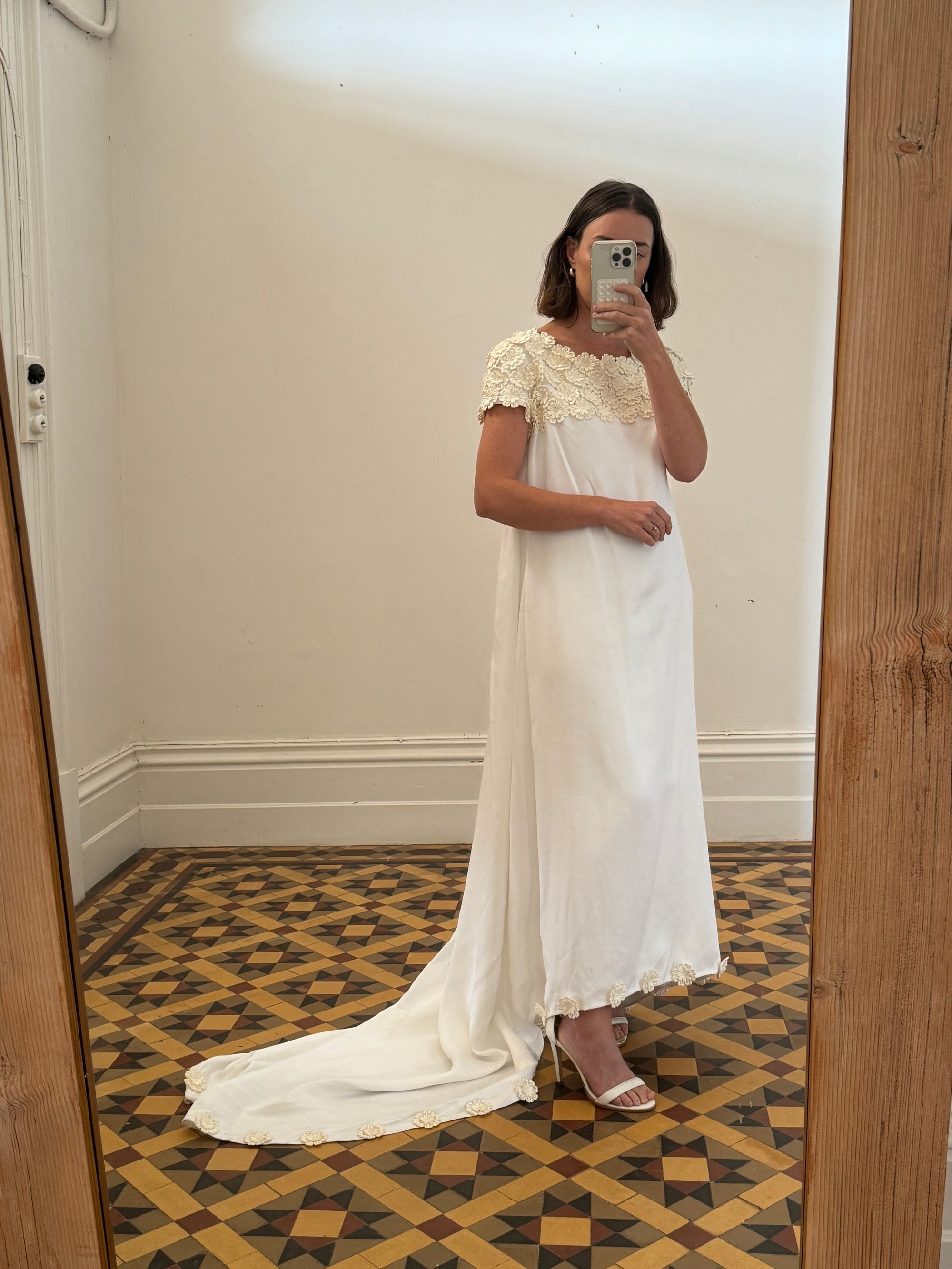 Vintage 60s Daisy Applique Wedding Dress With Train