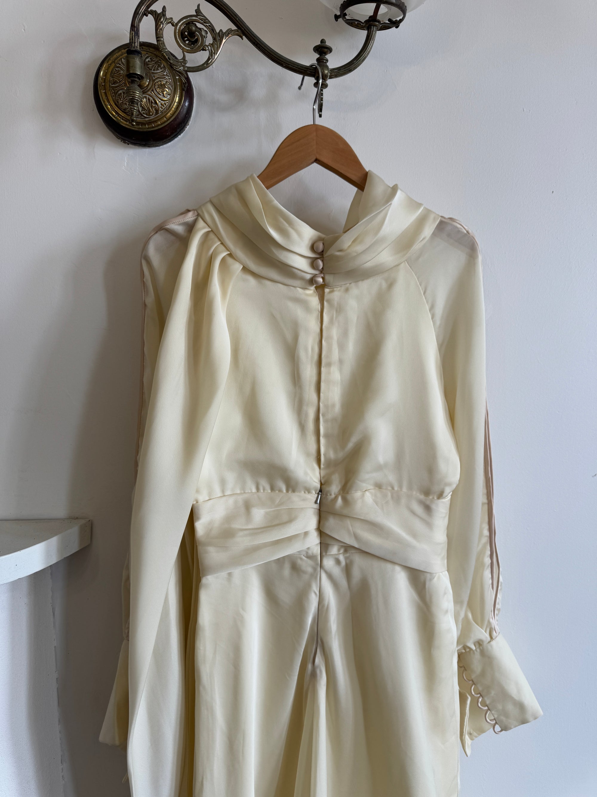 Vintage 60s Boat Neck Pussybow Wedding Dress