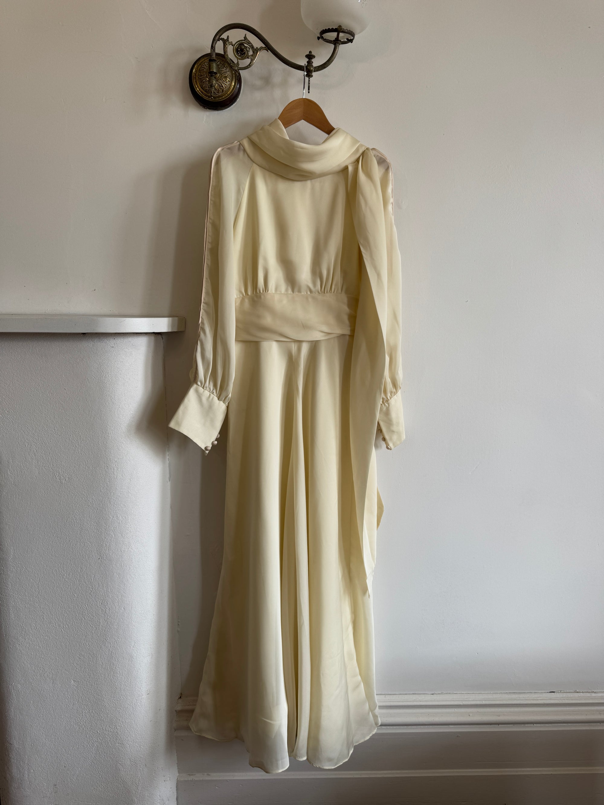 Vintage 60s Boat Neck Pussybow Wedding Dress