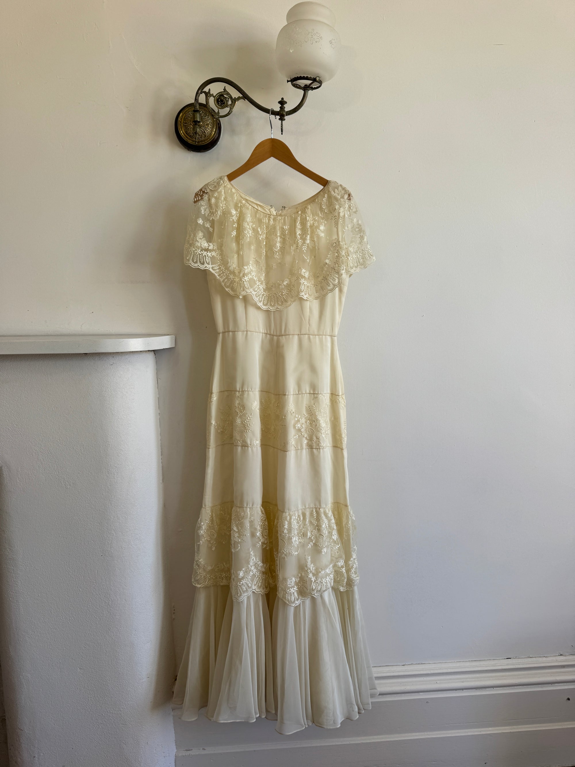 Vintage 70s Creme Tiered Lace Wedding Dress with Pleats