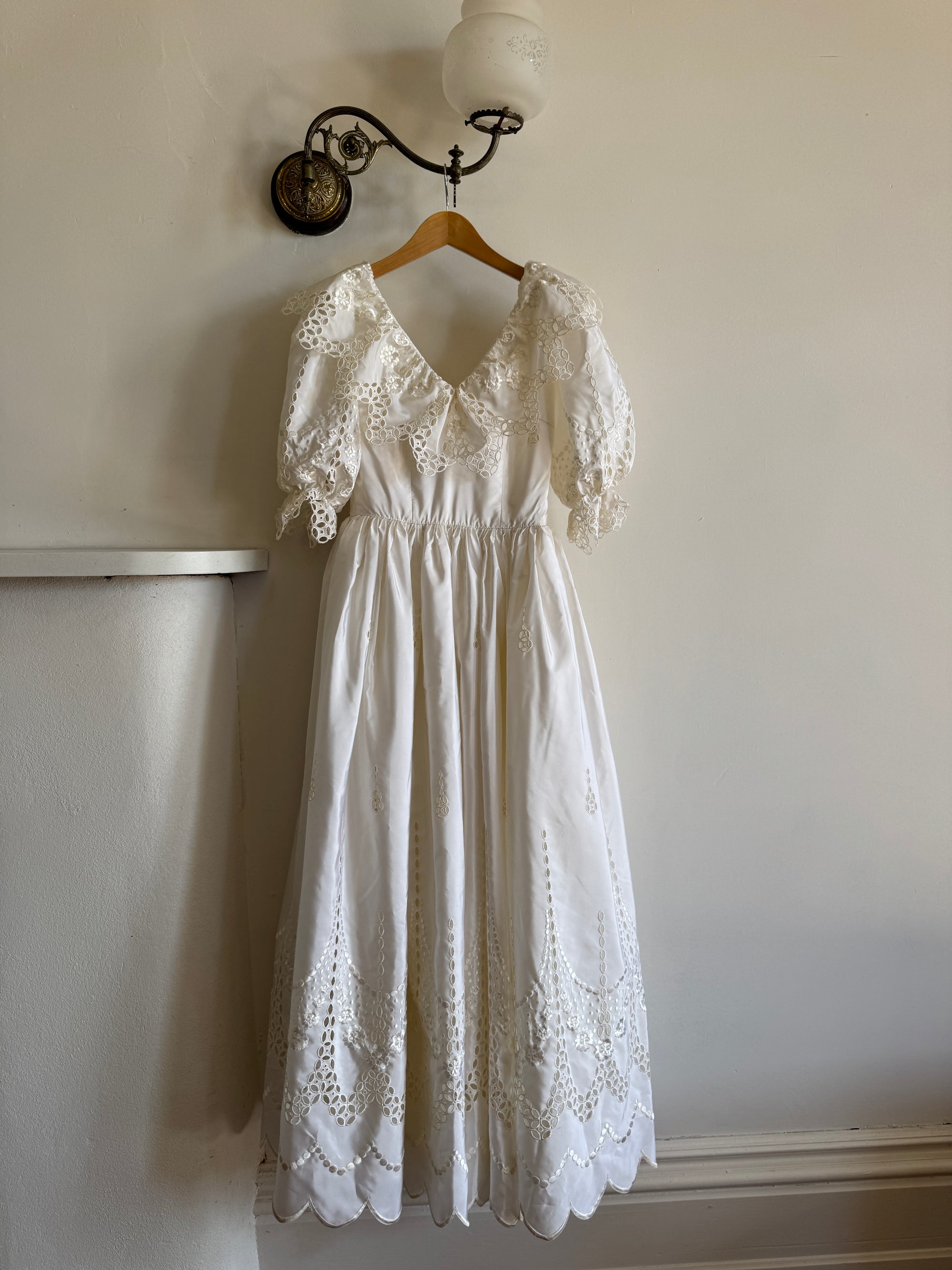 Vintage 70s Broderie Anglaise Frill Wedding Dress Ivory