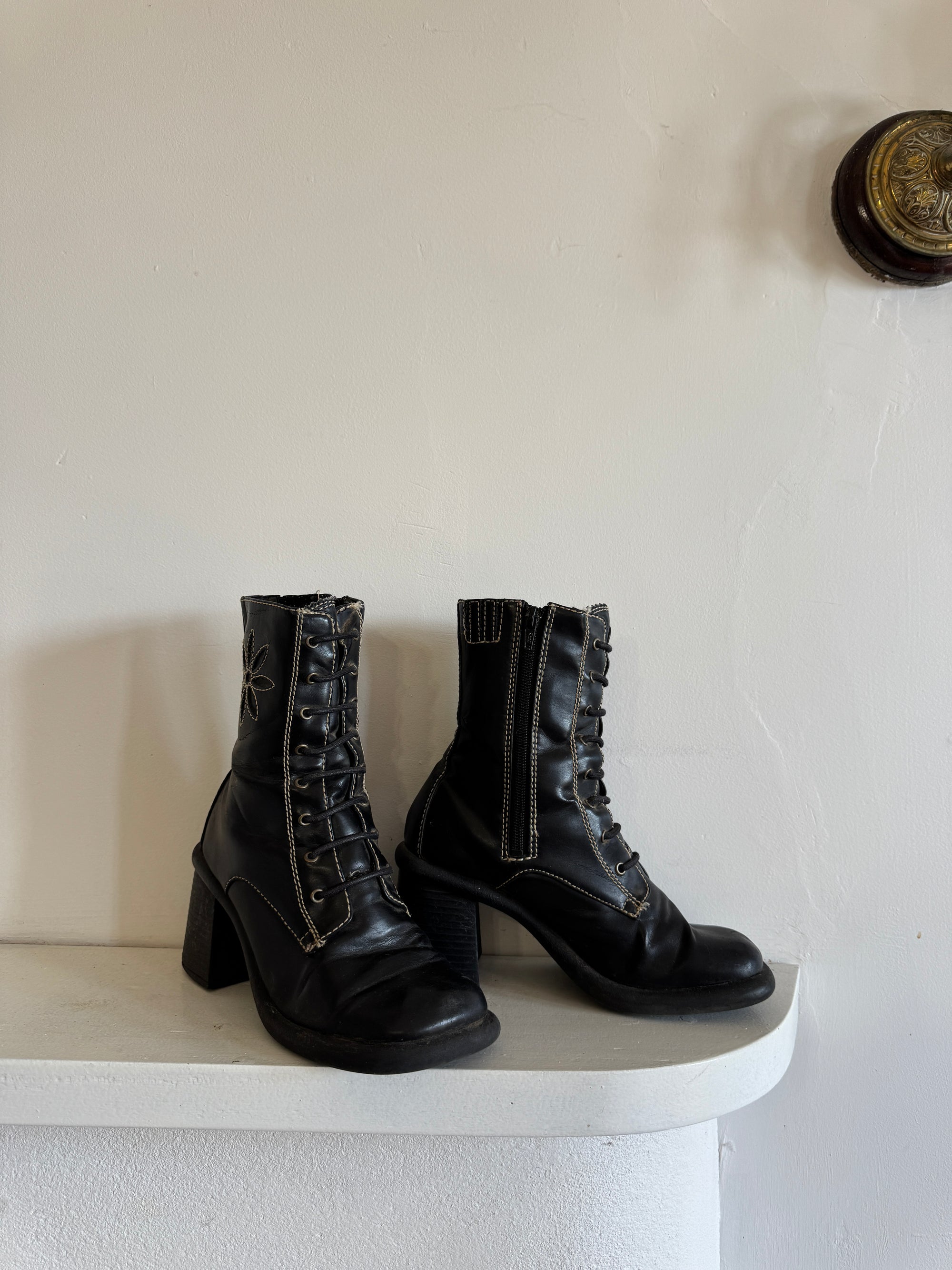 Vintage Y2K Square Toe Chunky Boots With Contrast Stitch Embroidery