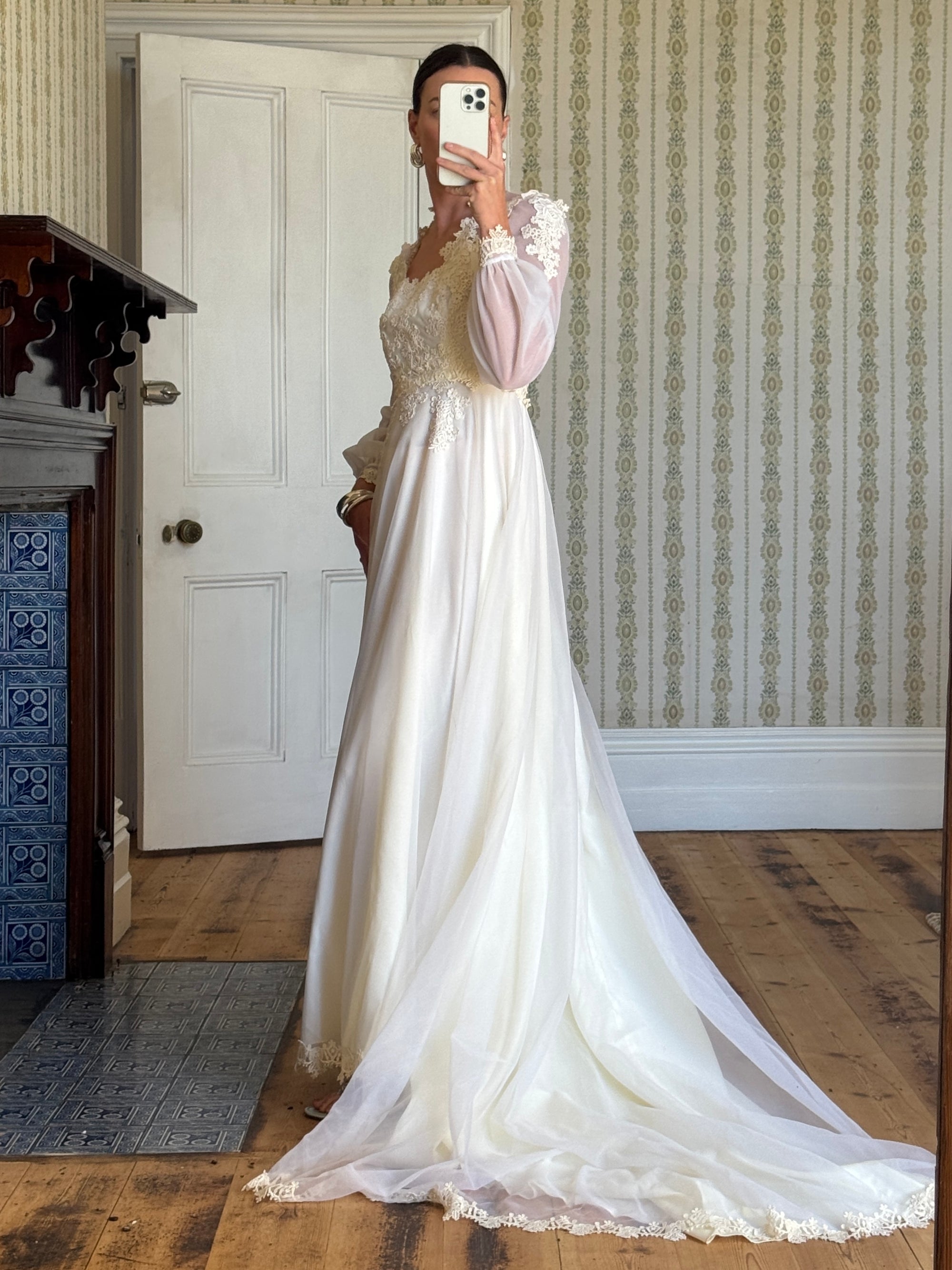 Vintage 70s Lace Poet Sleeve Wedding Dress Ivory