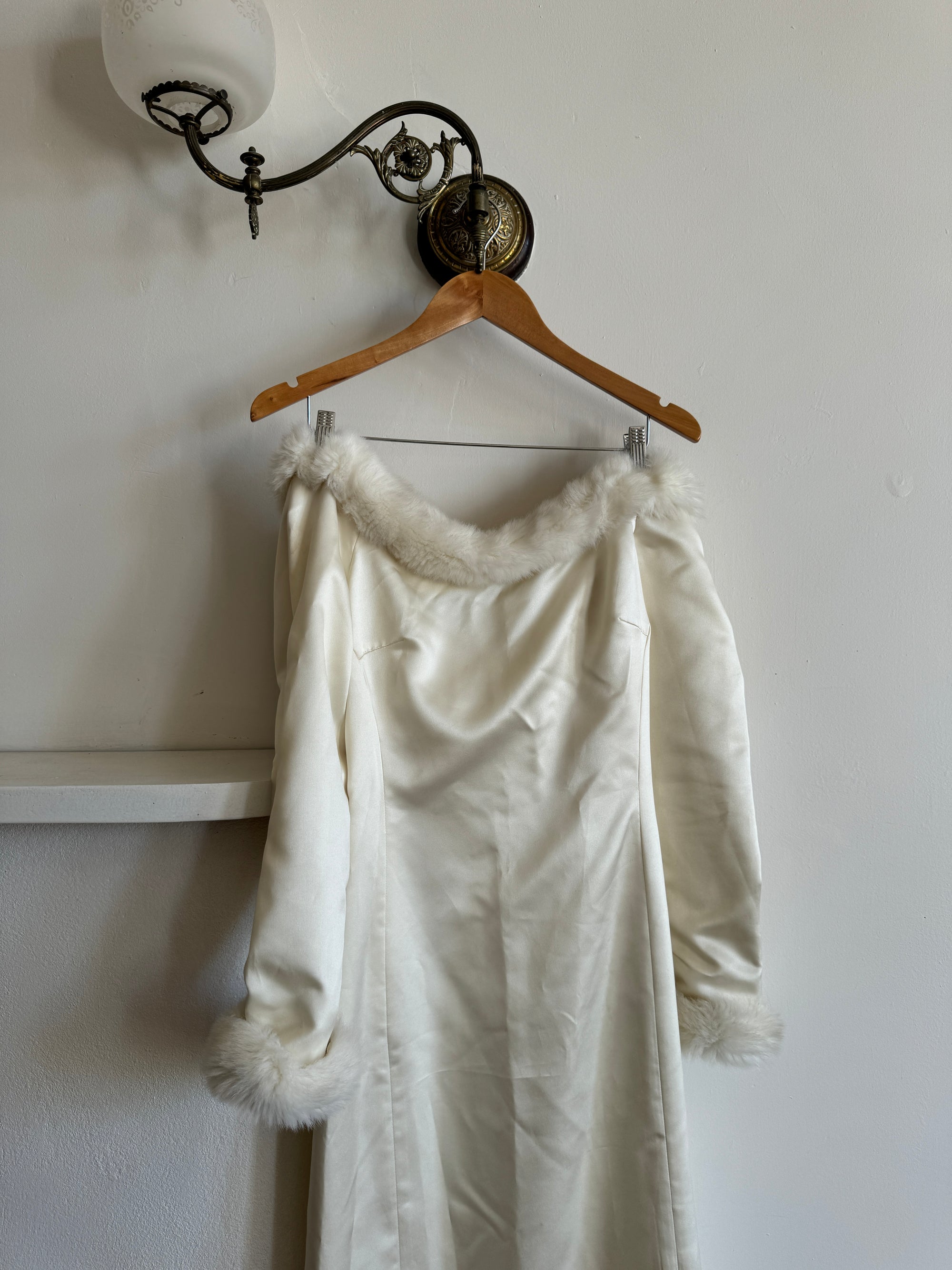 Vintage Fur Trim Long Sleeved Satin Wedding Dress