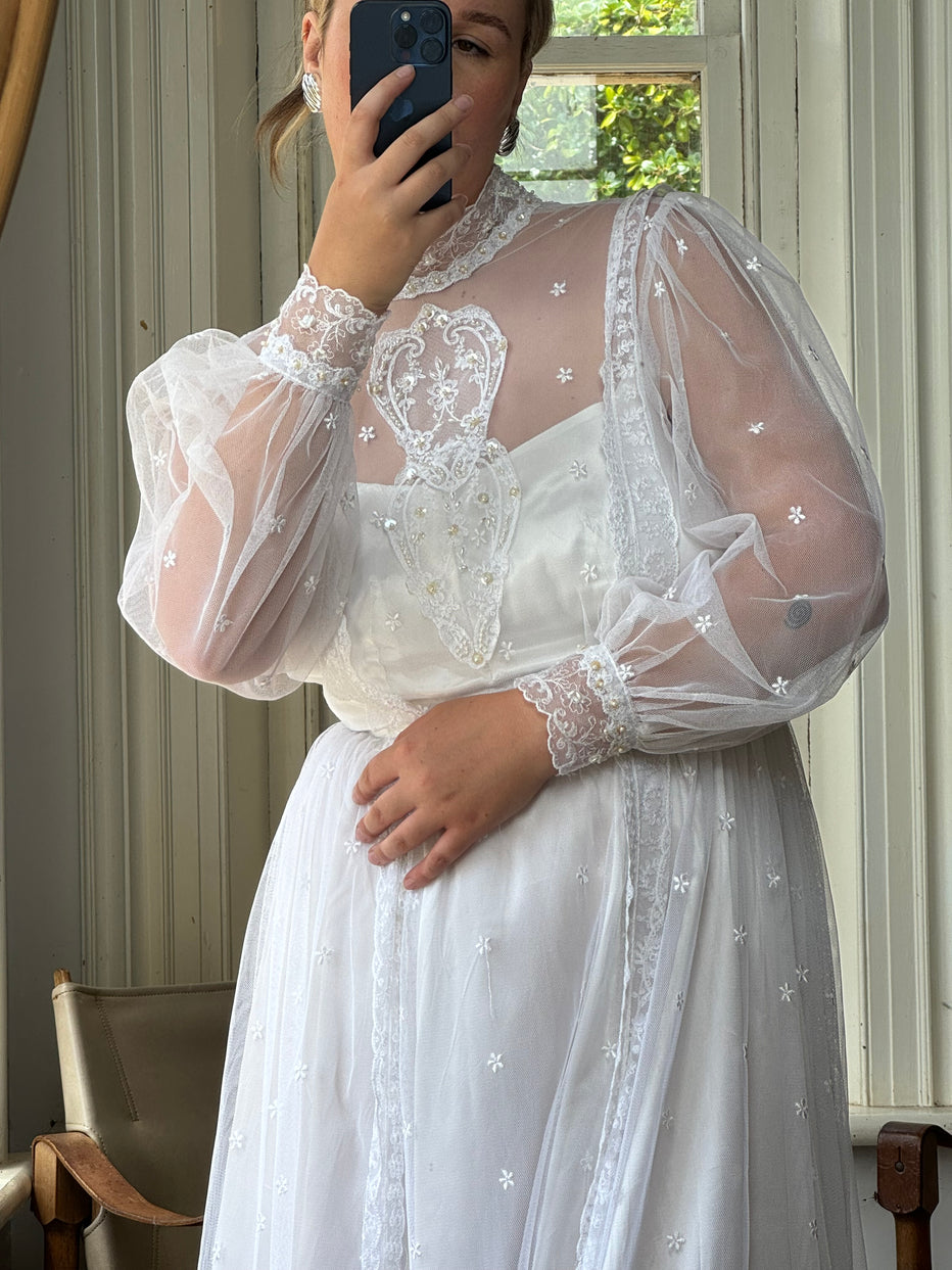 Vintage 70s Lace Daisy Long Sleeved Wedding Dress – Call Me The Breeze
