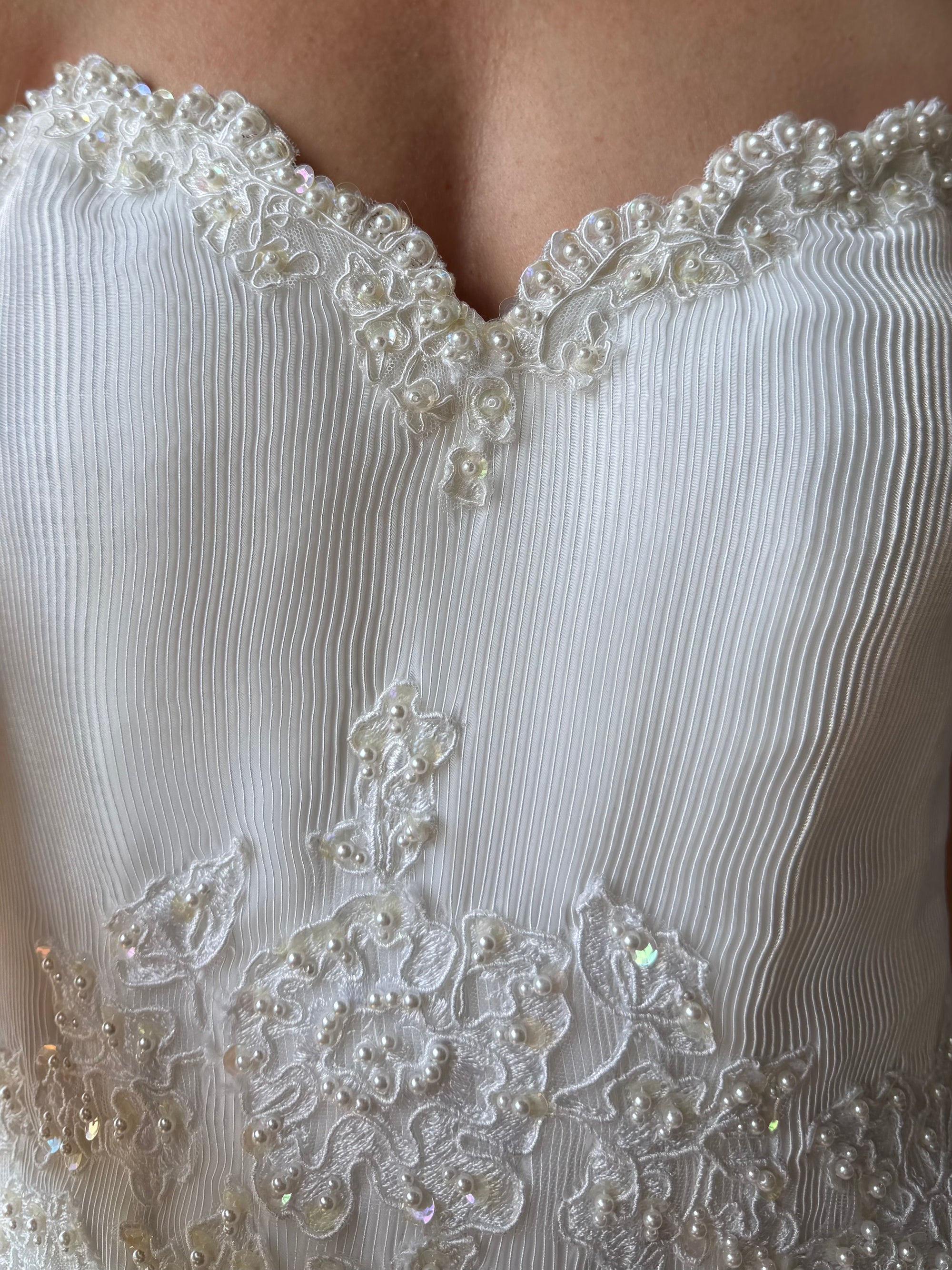 Vintage Y2K Pintuck Pearl Sweetheart Wedding Dress