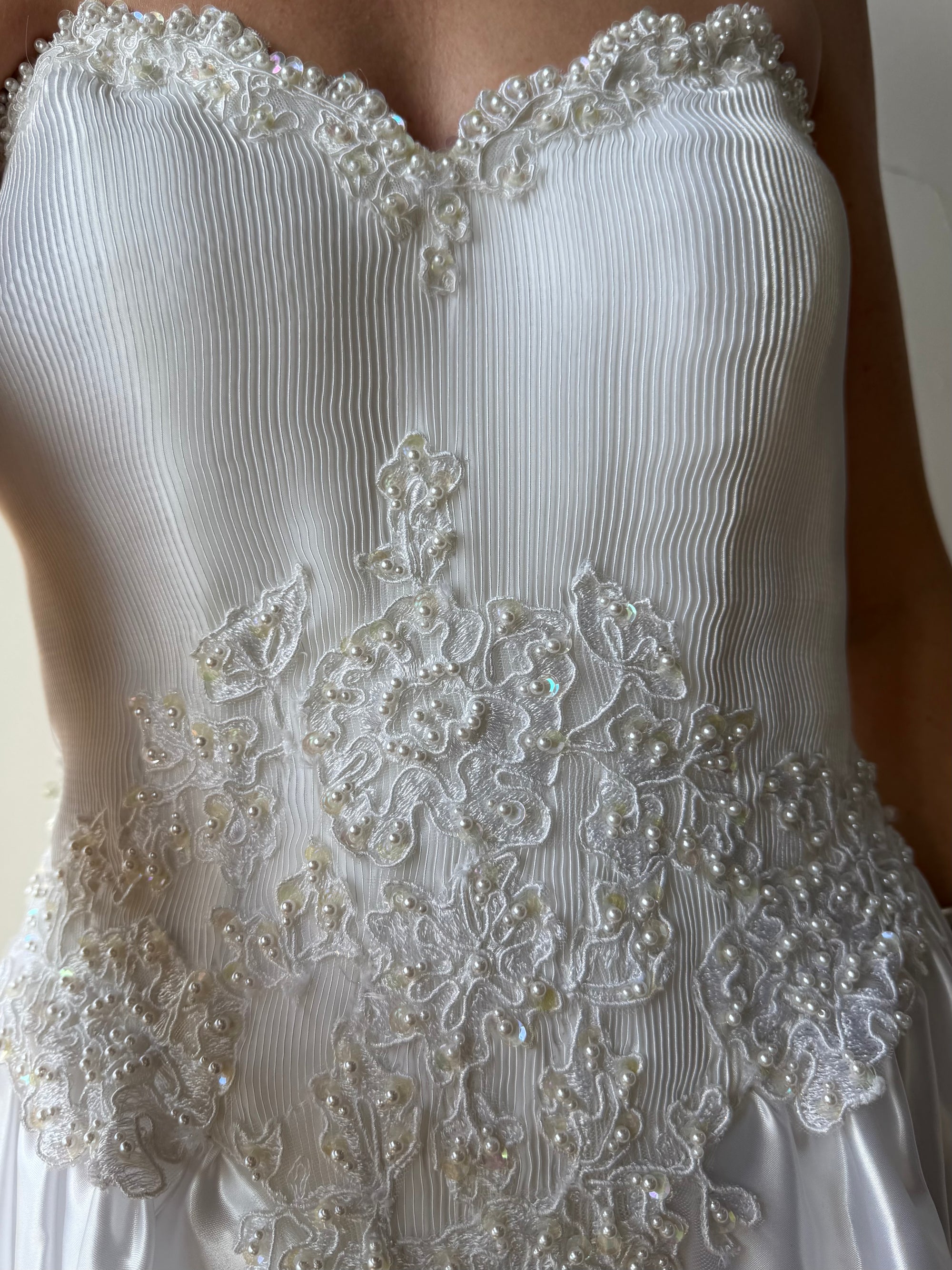 Vintage Y2K Pintuck Pearl Sweetheart Wedding Dress