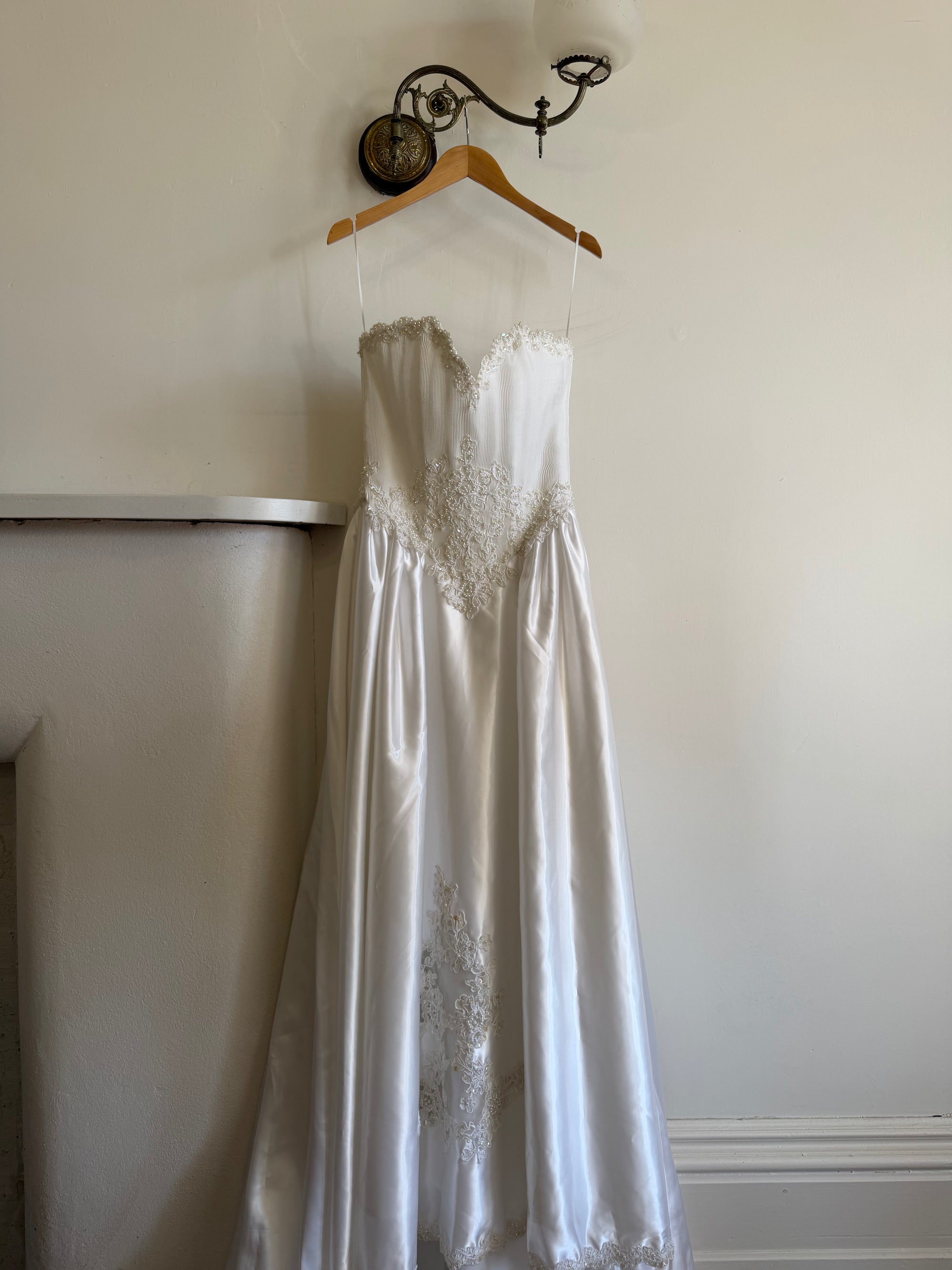 Vintage Y2K Pintuck Pearl Sweetheart Wedding Dress