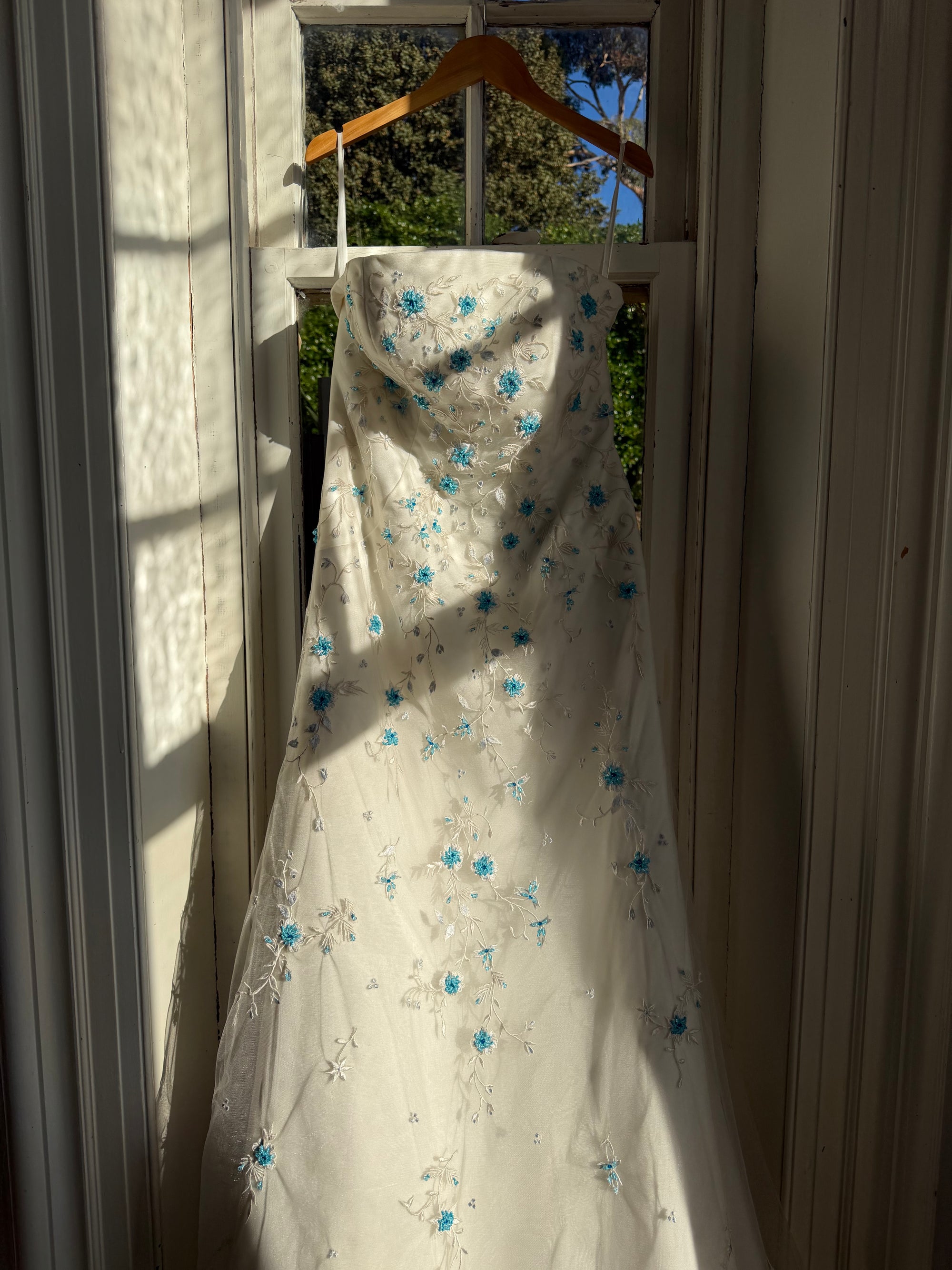 Vintage Y2K Blue Floral Glass Beaded Strapless Wedding Gown