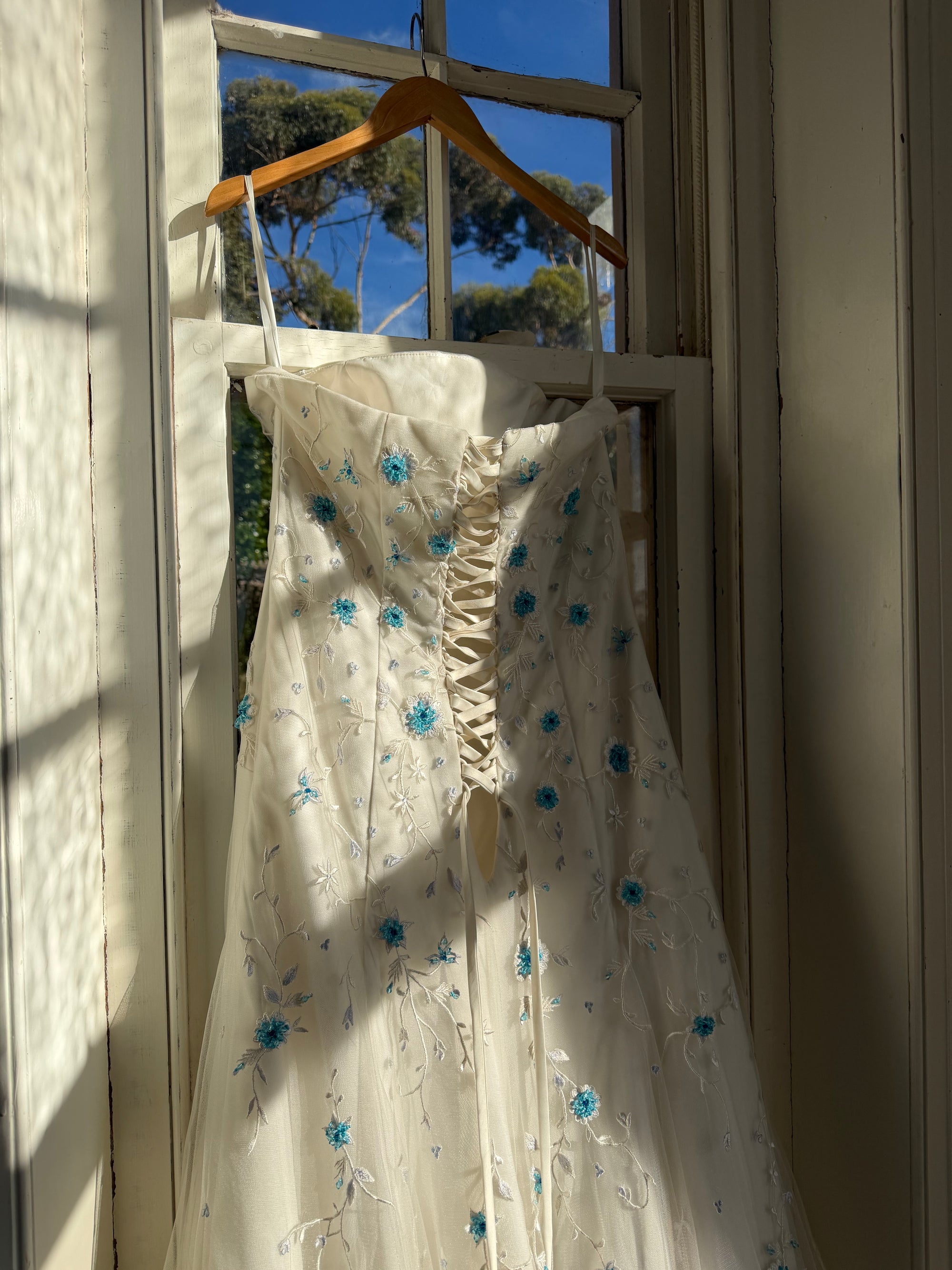 Vintage Y2K Blue Floral Glass Beaded Strapless Wedding Gown
