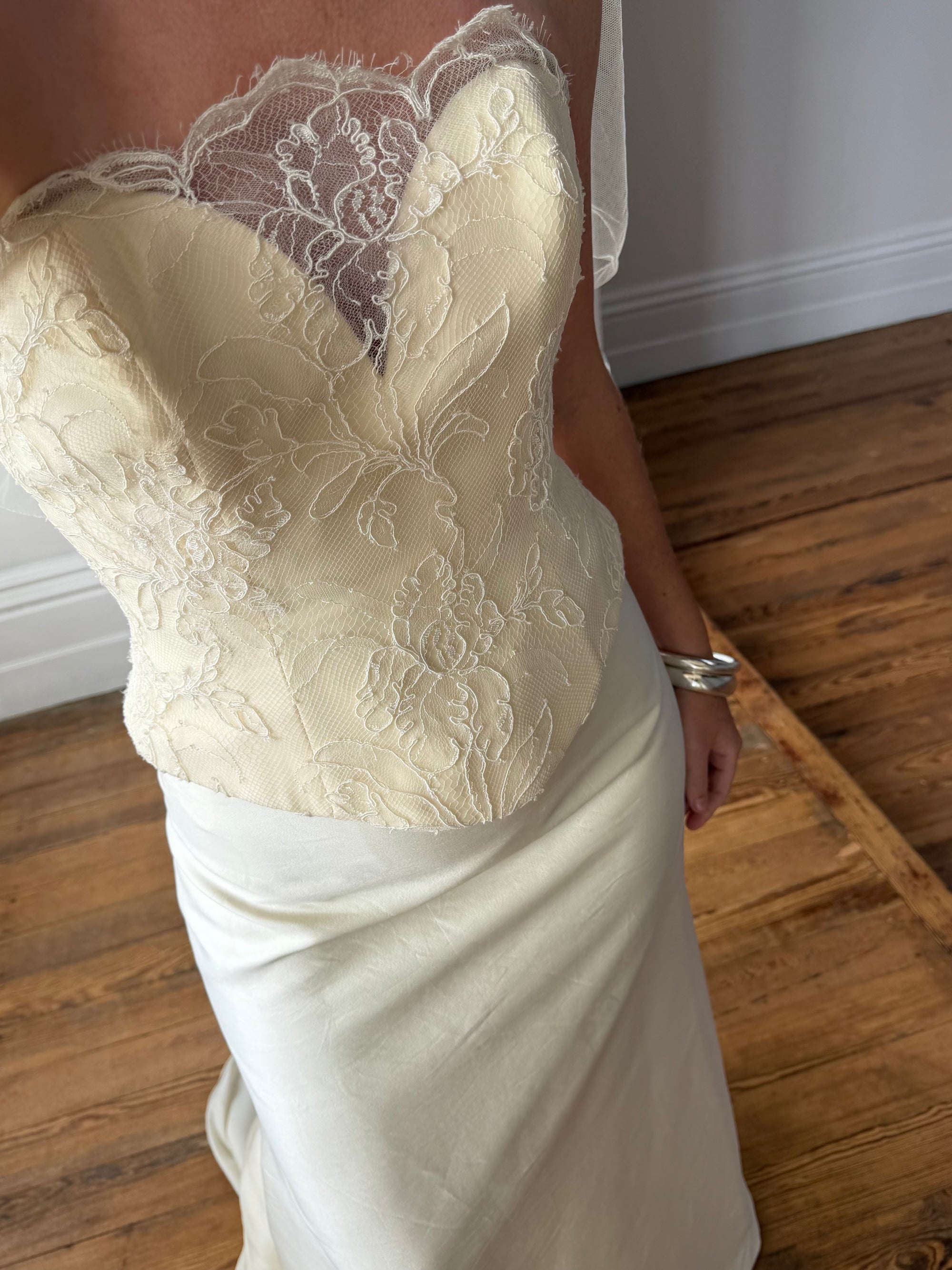 Vintage 90s Italian Sweetheart Bodice Lace Bridal Set