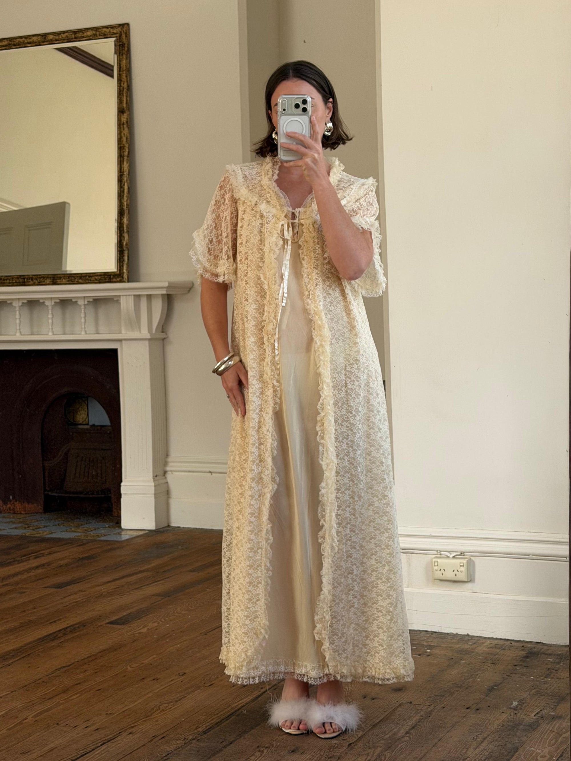 Vintage 70s Creme Lace Embroidered Rose Slip and Robe Set