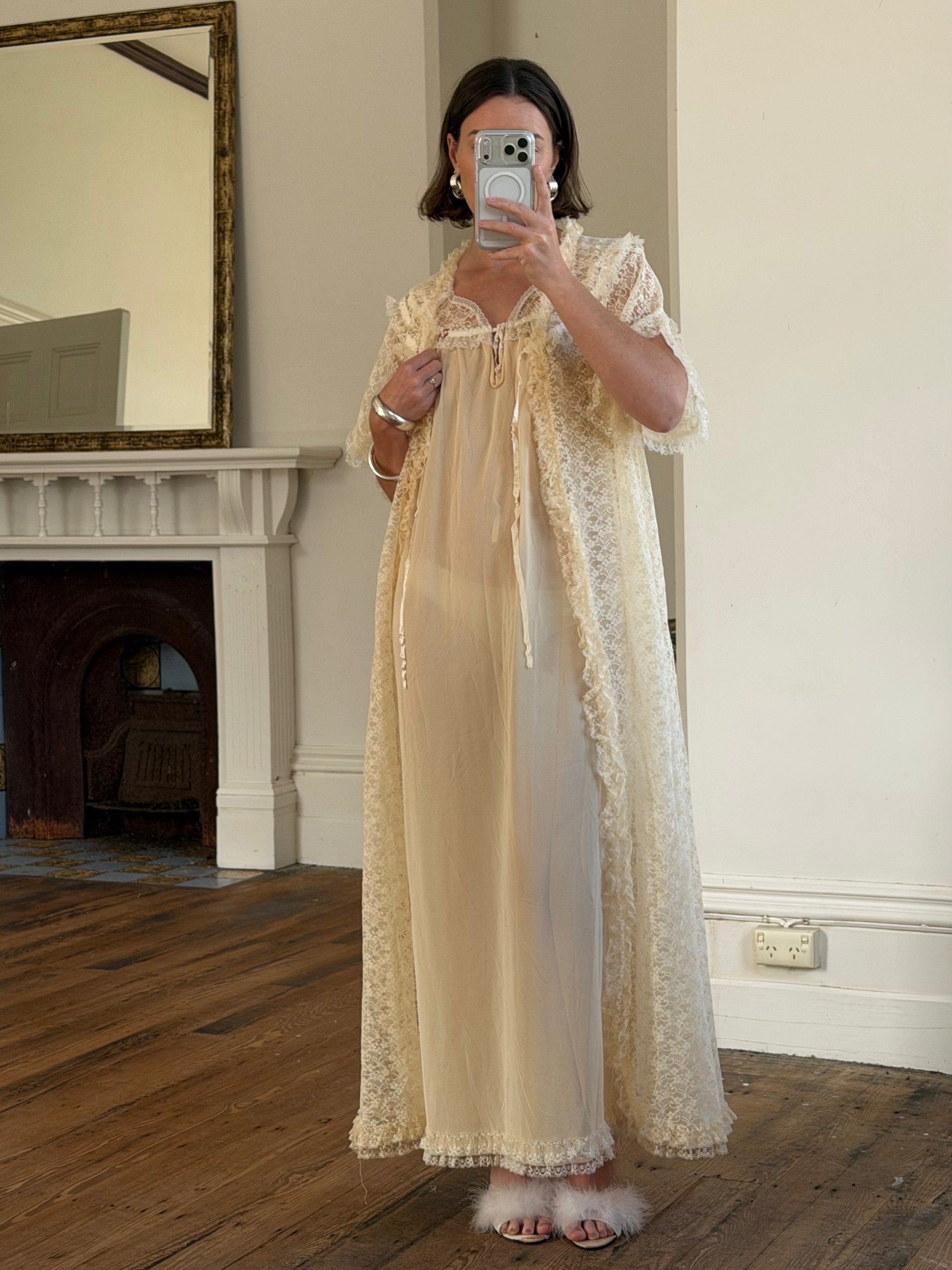 Vintage 70s Creme Lace Embroidered Rose Slip and Robe Set