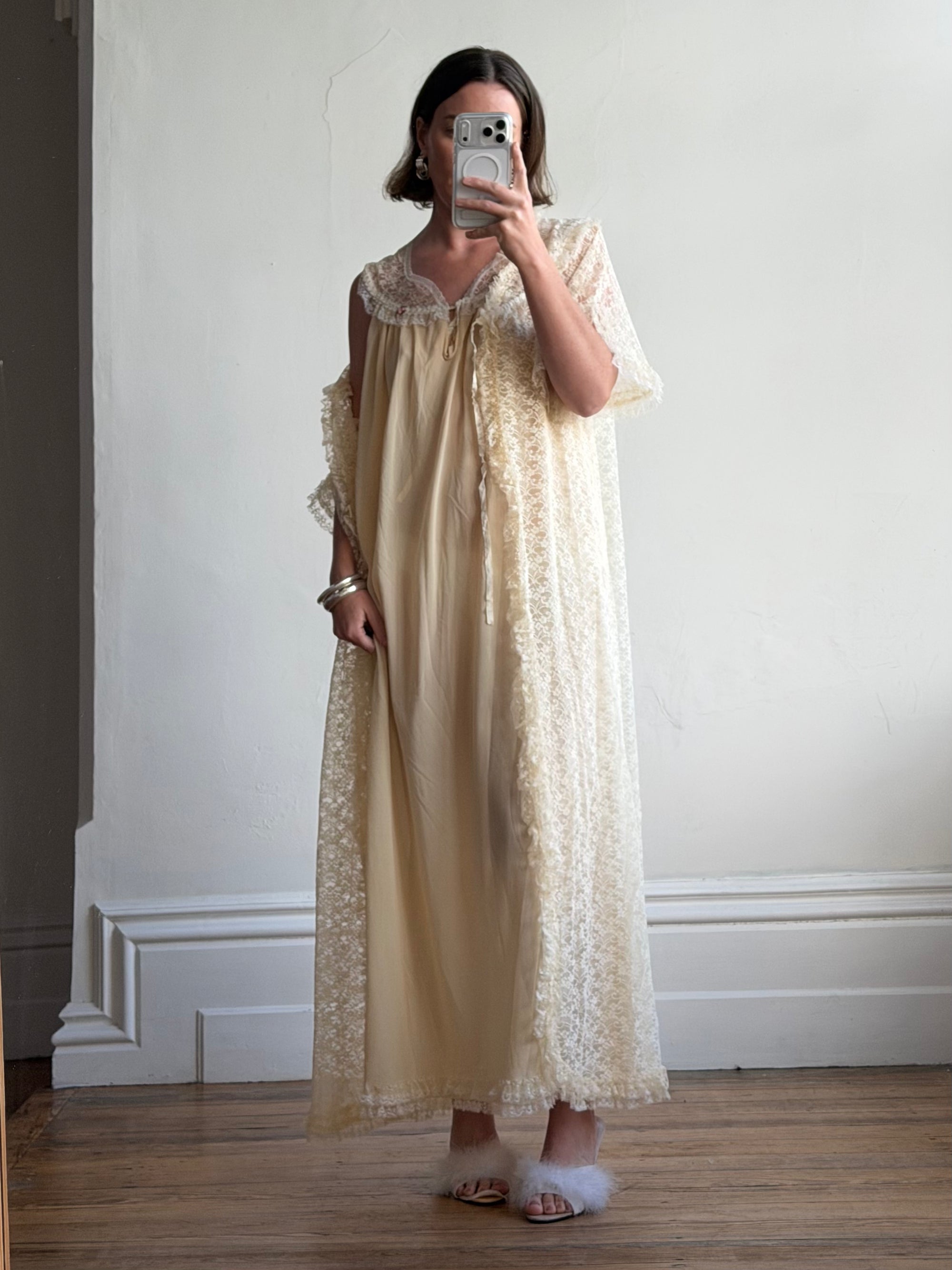 Vintage 70s Creme Lace Embroidered Rose Slip and Robe Set