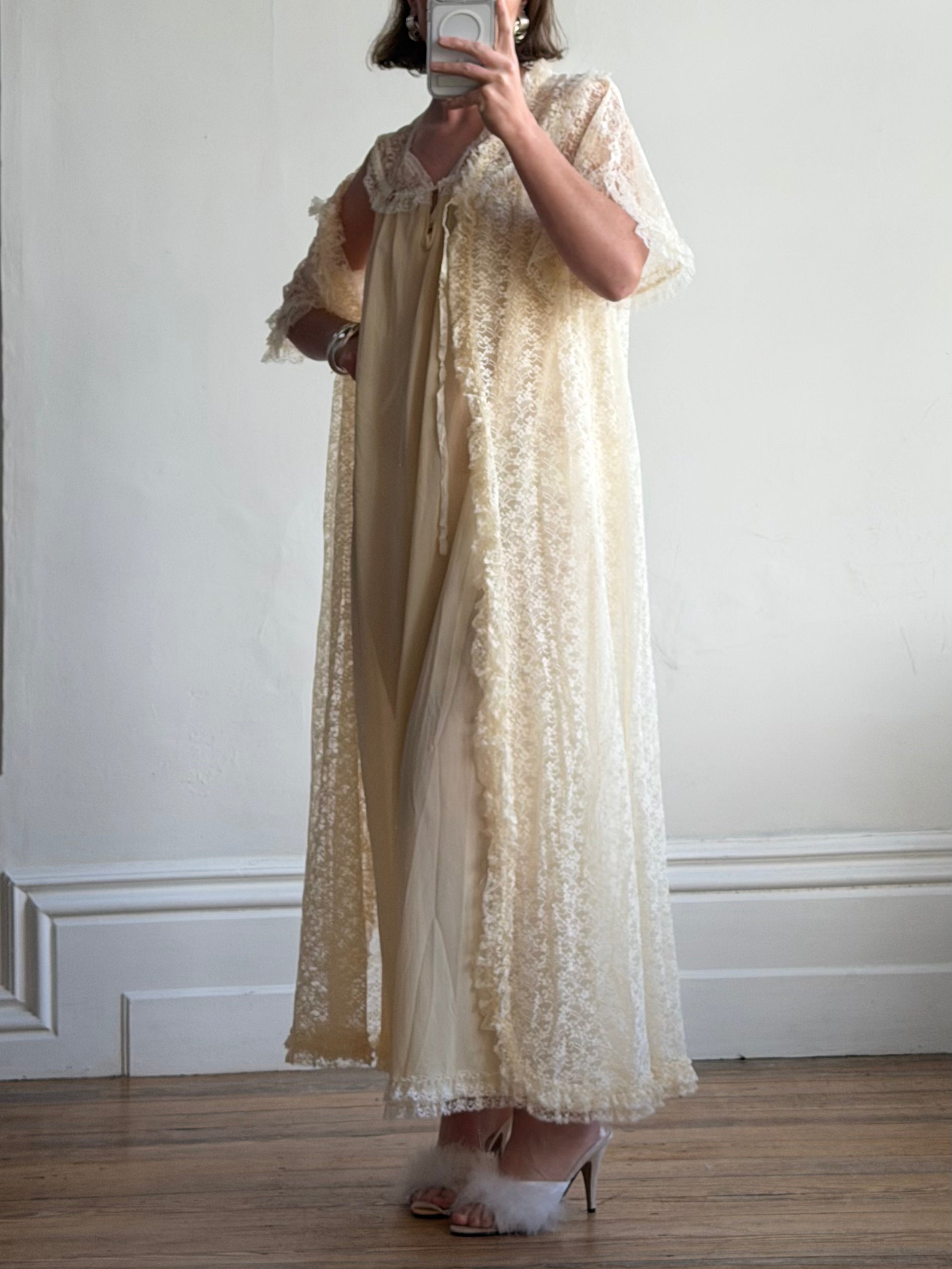 Vintage 70s Creme Lace Embroidered Rose Slip and Robe Set