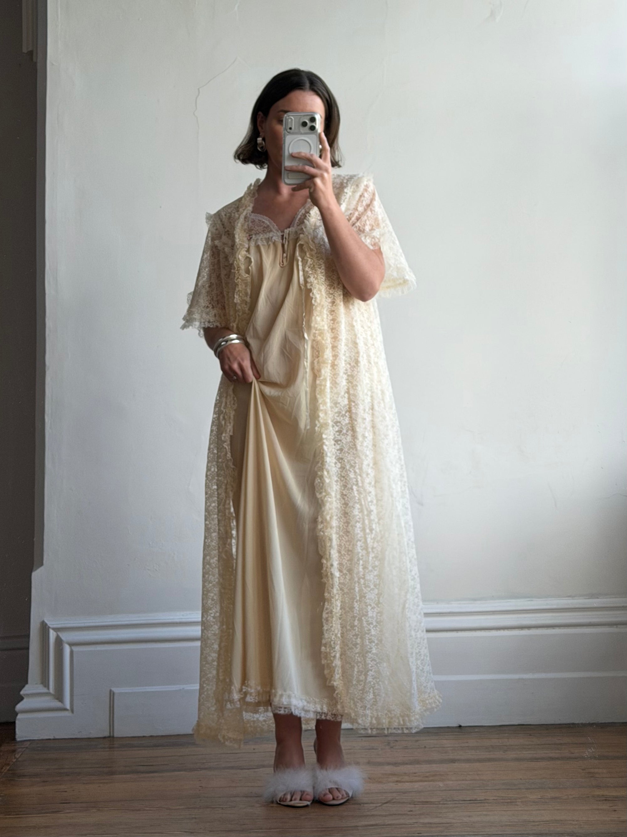 Vintage 70s Creme Lace Embroidered Rose Slip and Robe Set