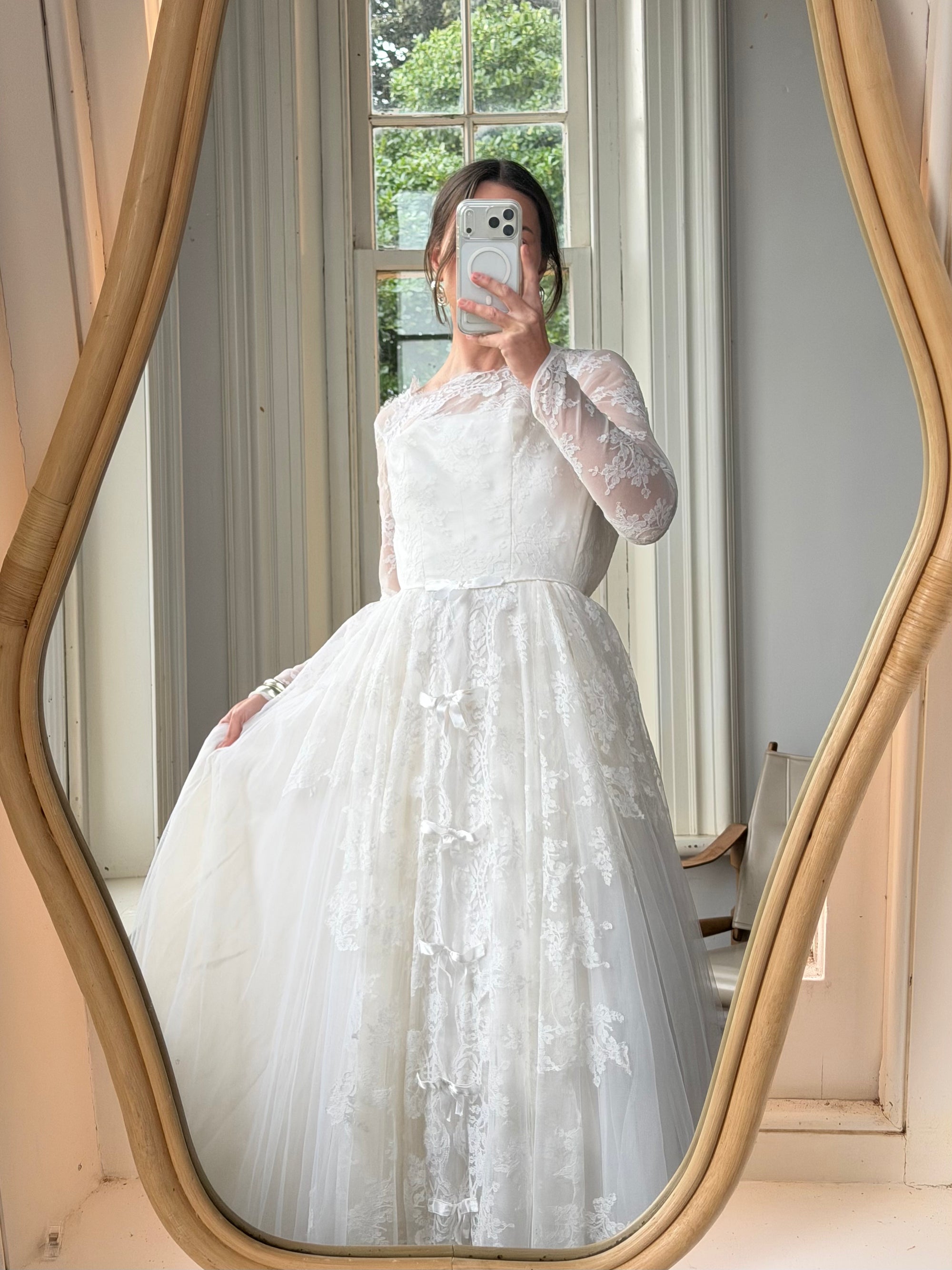 Vintage 1950s White Lace Bow Tulle Bridal Gown
