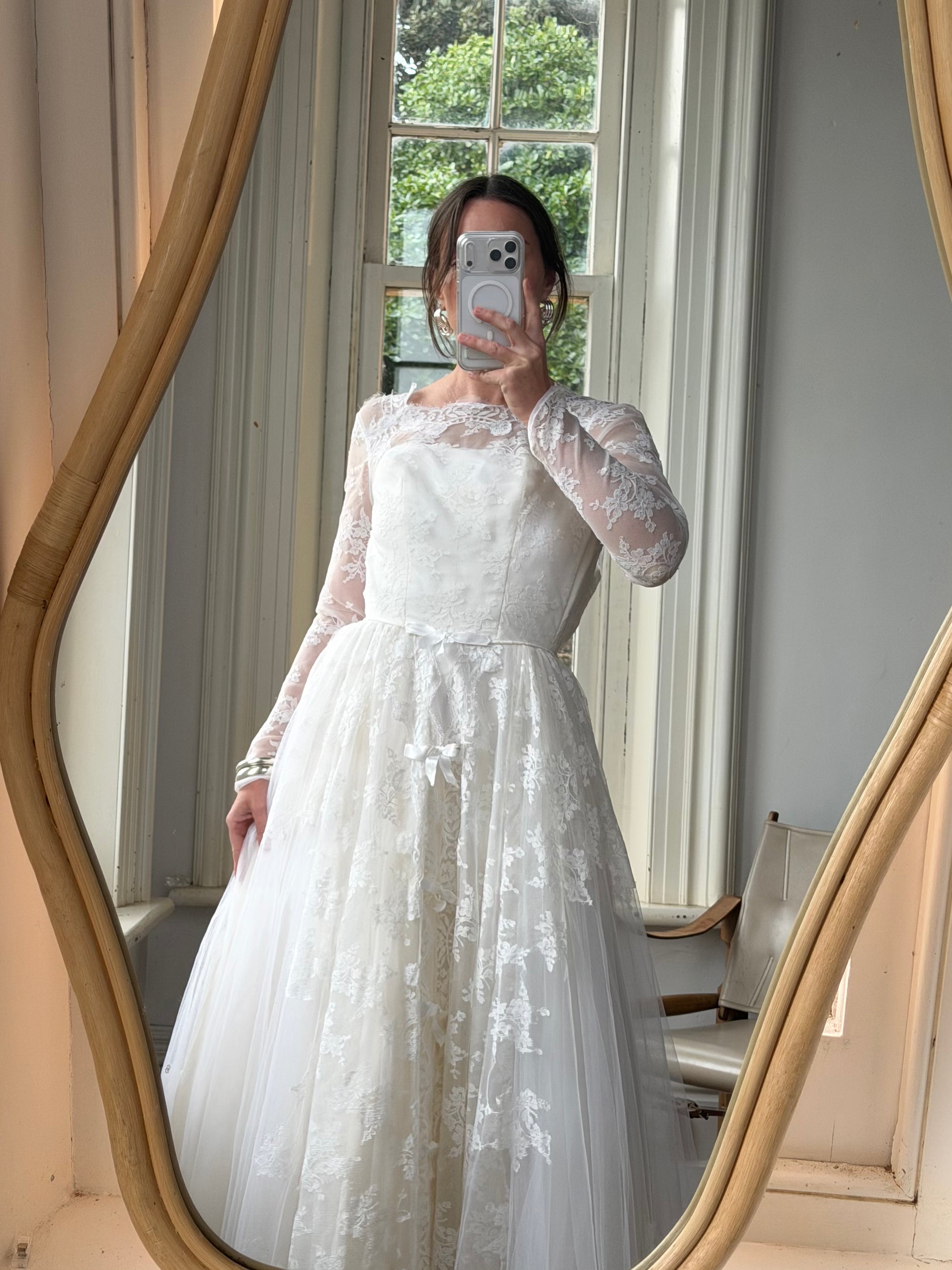 Vintage 1950s White Lace Bow Tulle Bridal Gown