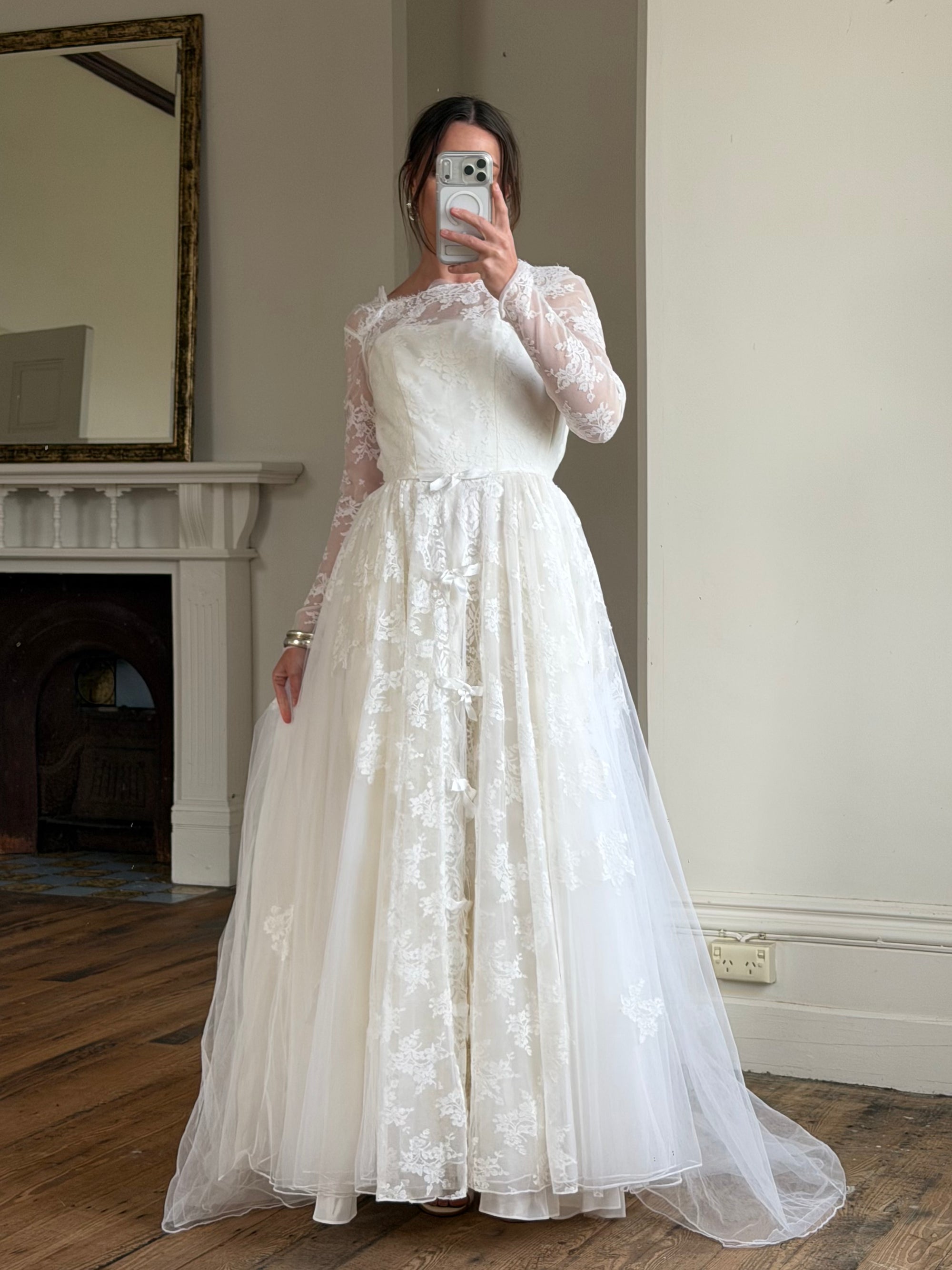 Vintage 1950s White Lace Bow Tulle Bridal Gown