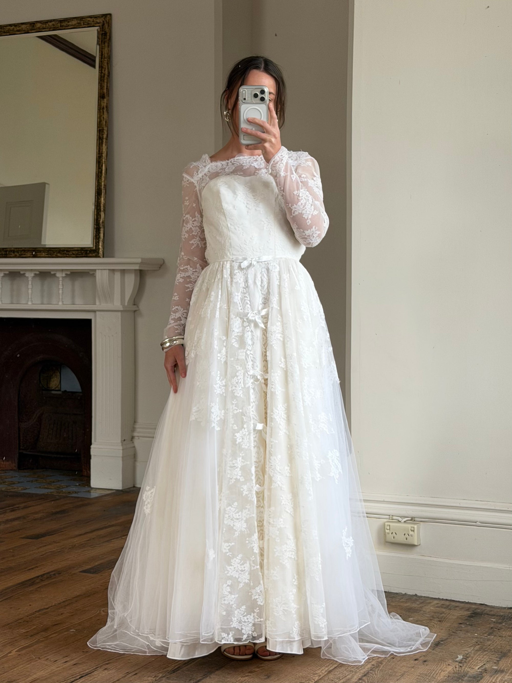 Vintage 1950s White Lace Bow Tulle Bridal Gown