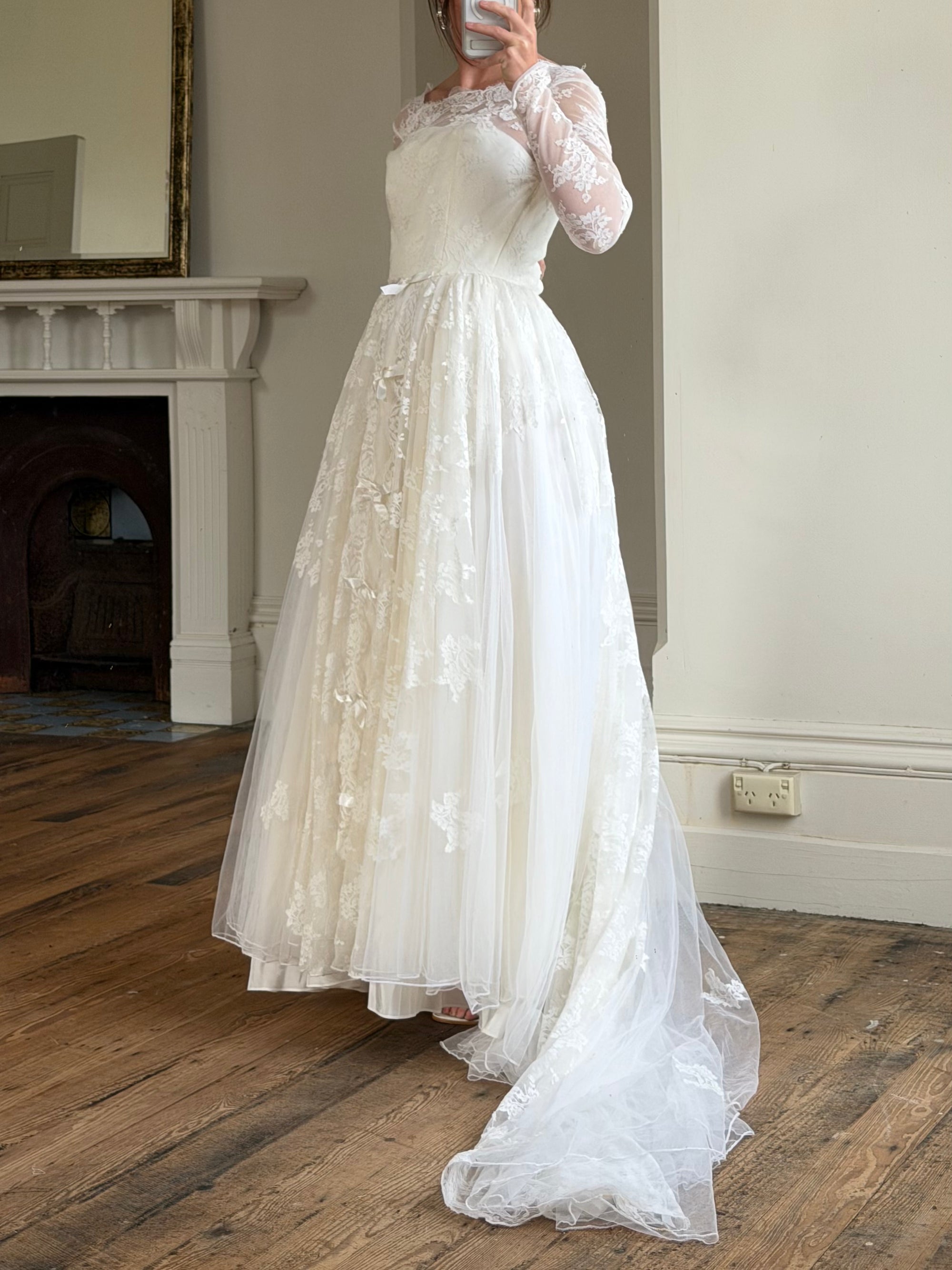 Vintage 1950s White Lace Bow Tulle Bridal Gown