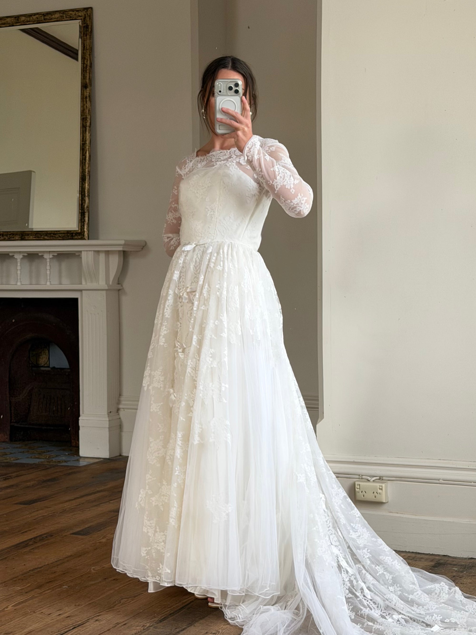 Vintage 1950s White Lace Bow Tulle Bridal Gown