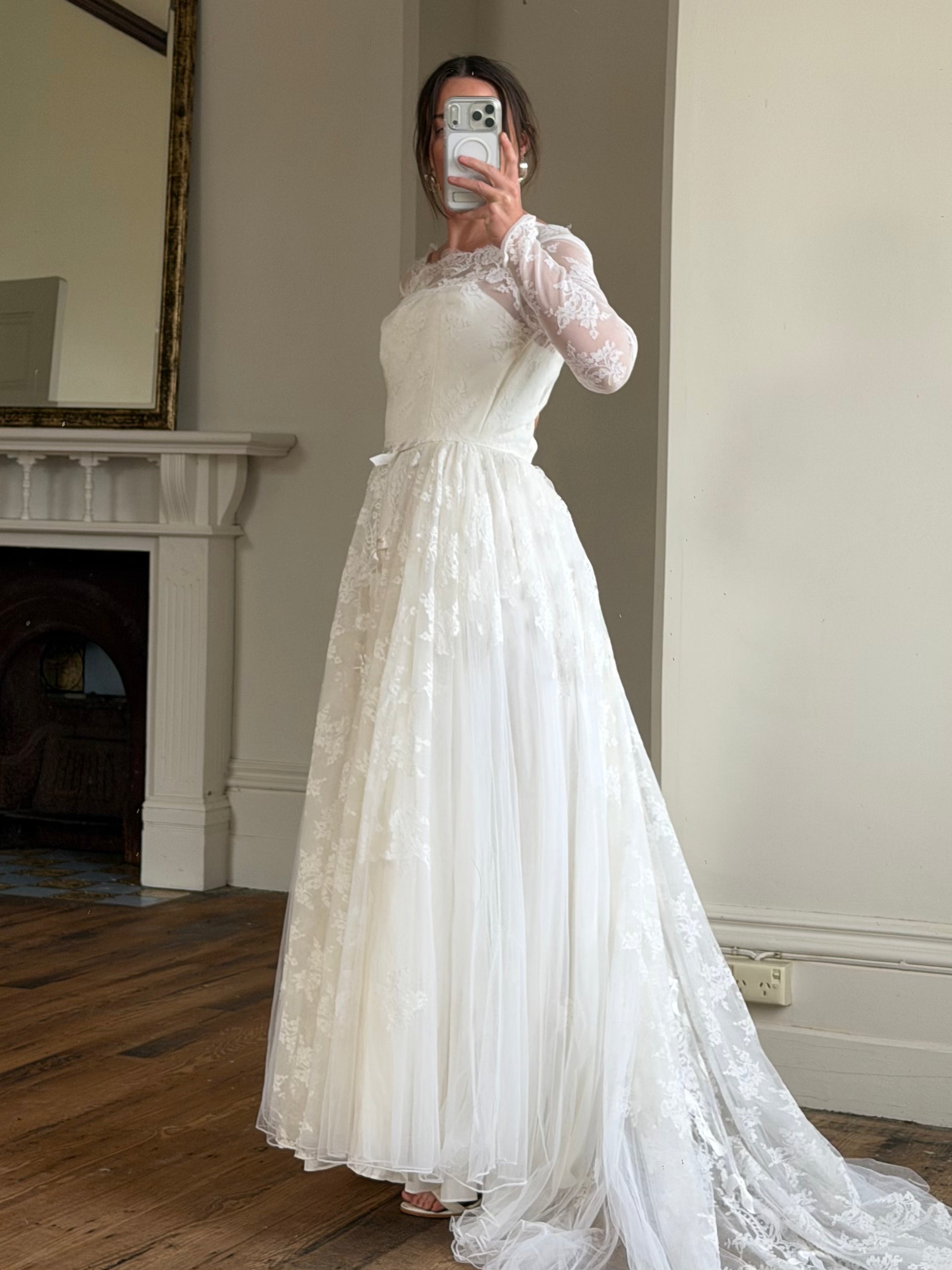 Vintage 1950s White Lace Bow Tulle Bridal Gown