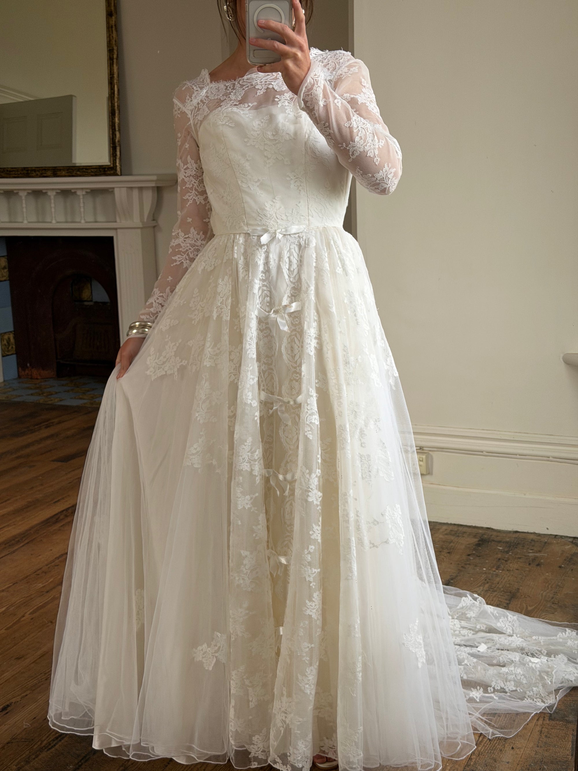 Vintage 1950s White Lace Bow Tulle Bridal Gown