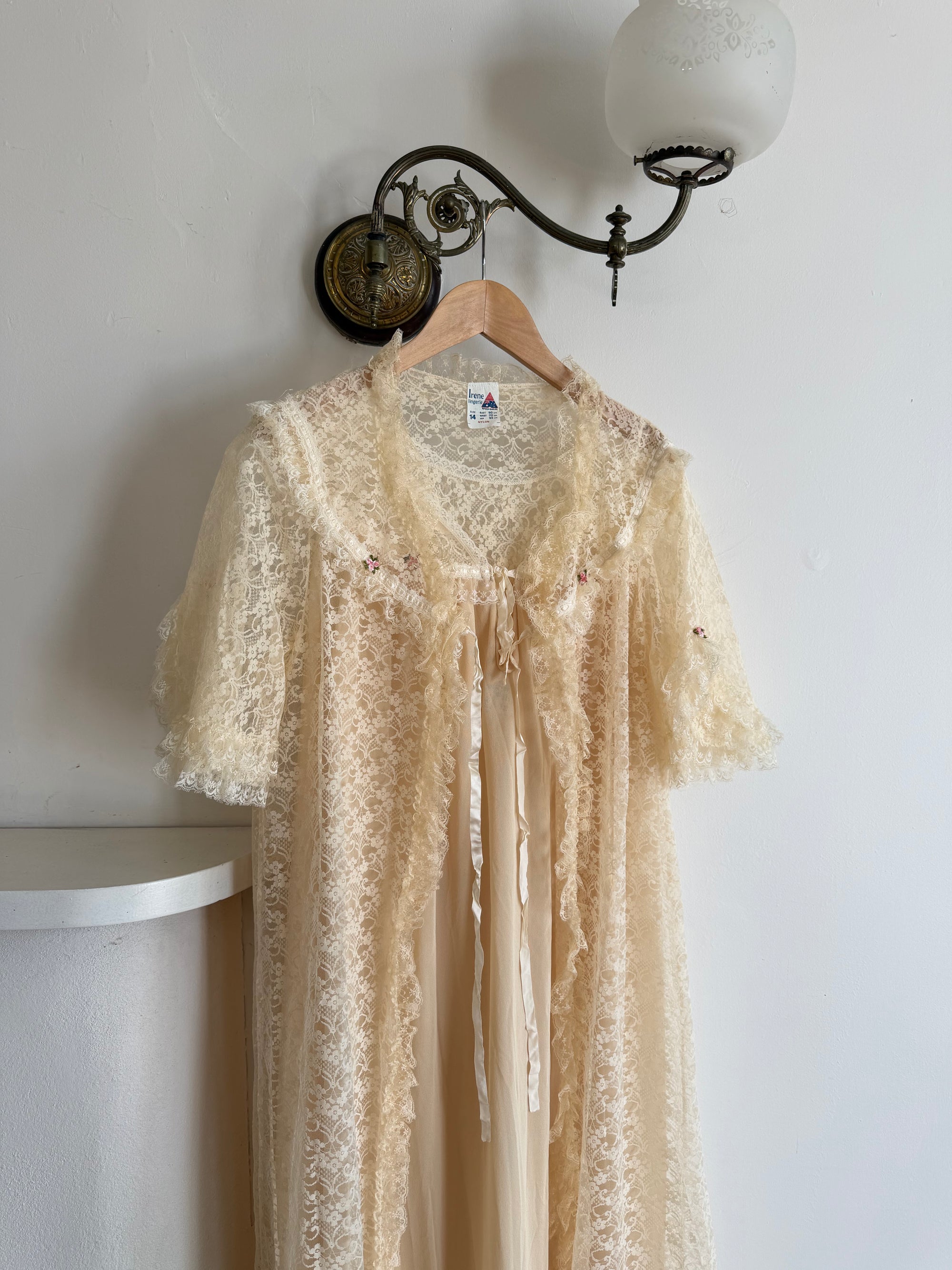Vintage 70s Creme Lace Embroidered Rose Slip and Robe Set