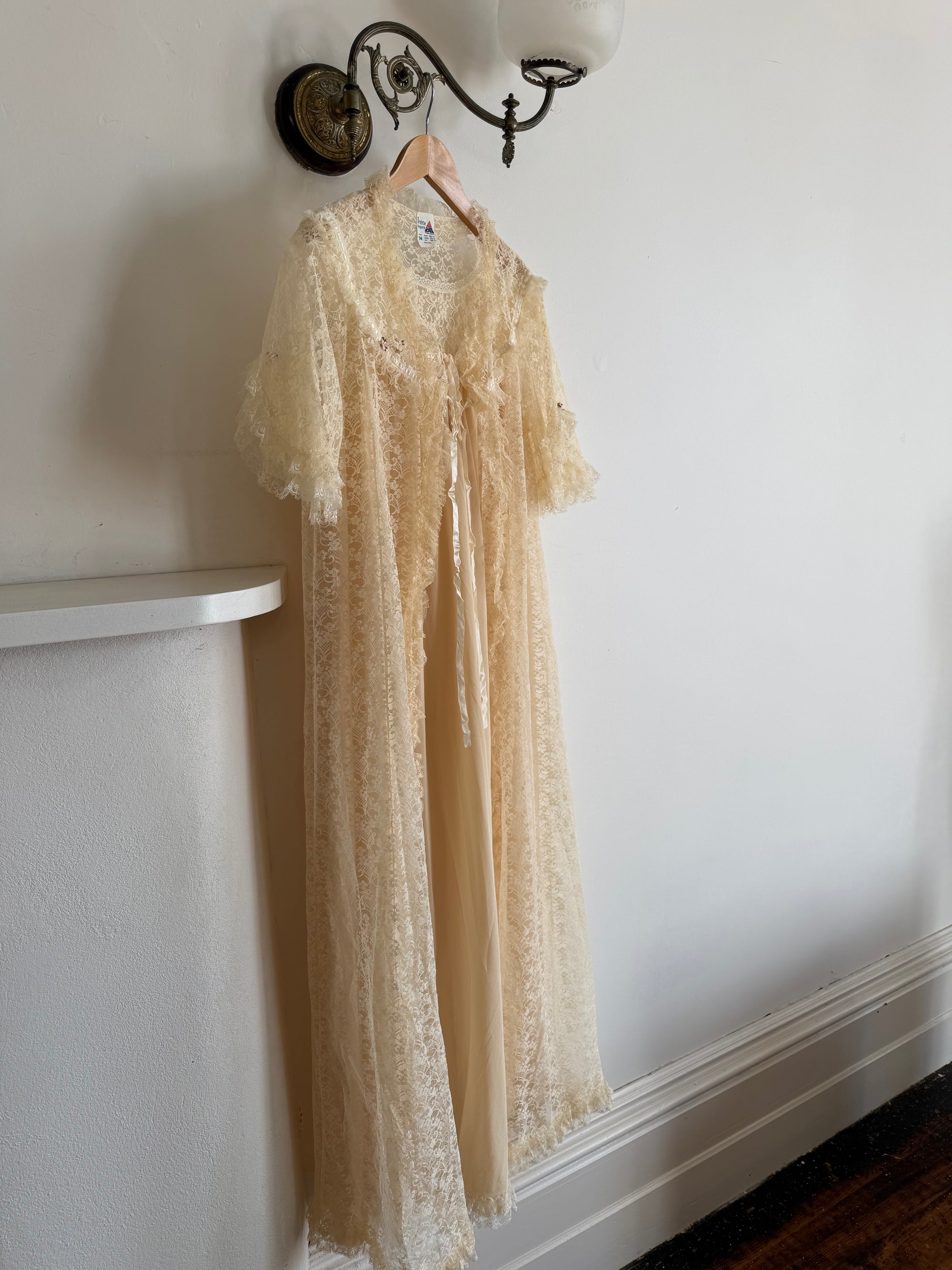 Vintage 70s Creme Lace Embroidered Rose Slip and Robe Set