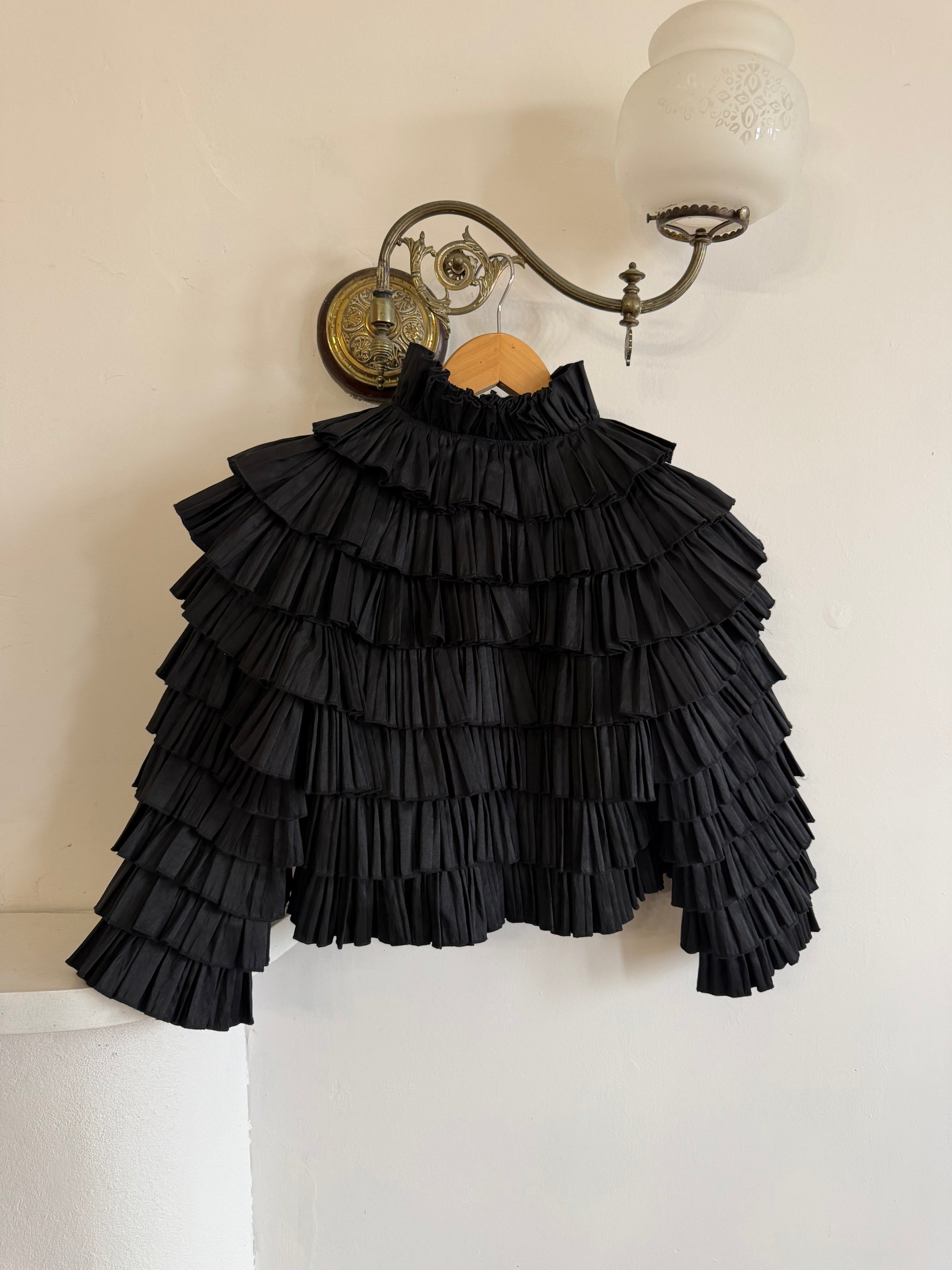 Vintage 90s Accordion Ruffle Frill Cropped Bolero Noir