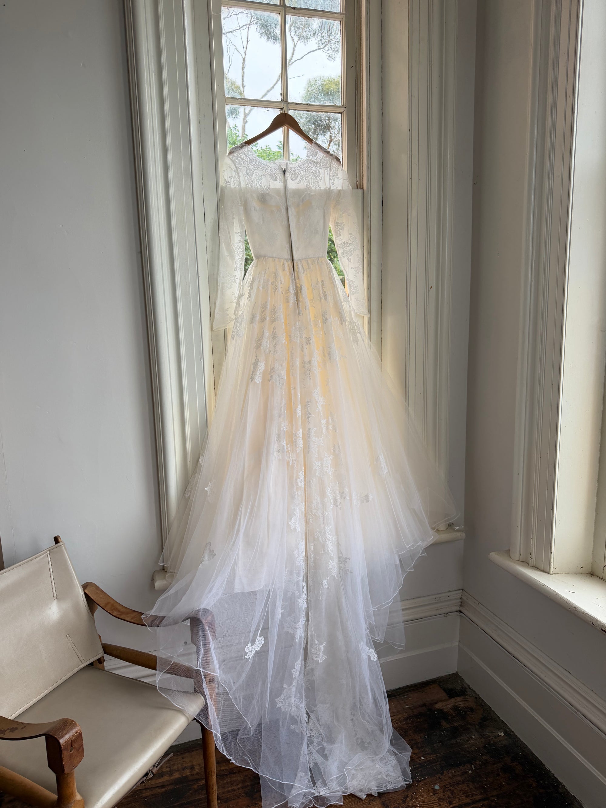 Vintage 1950s White Lace Bow Tulle Bridal Gown