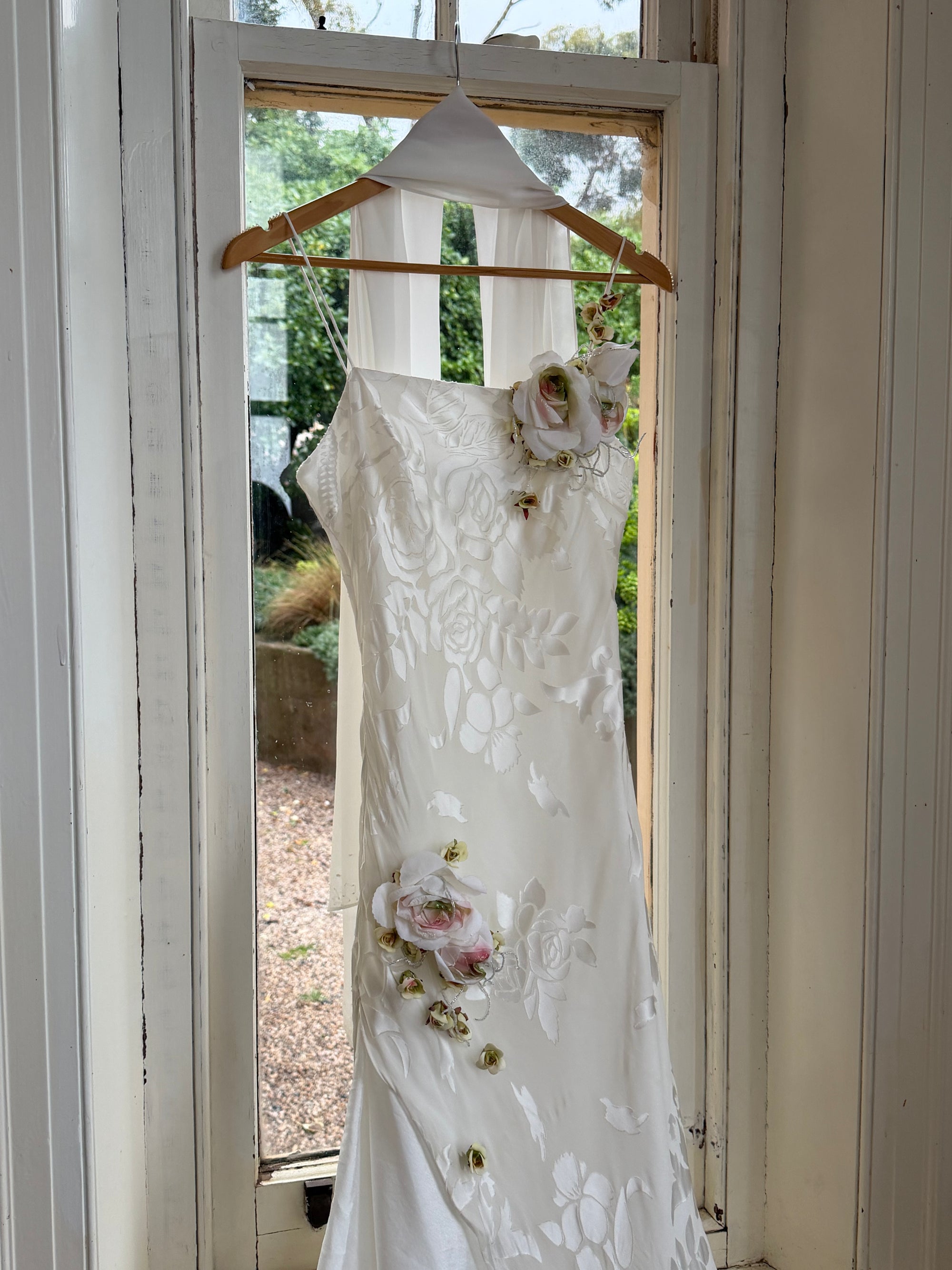 Vintage 90s Pure Silk 3D Rose Appliqué Wedding Dress White