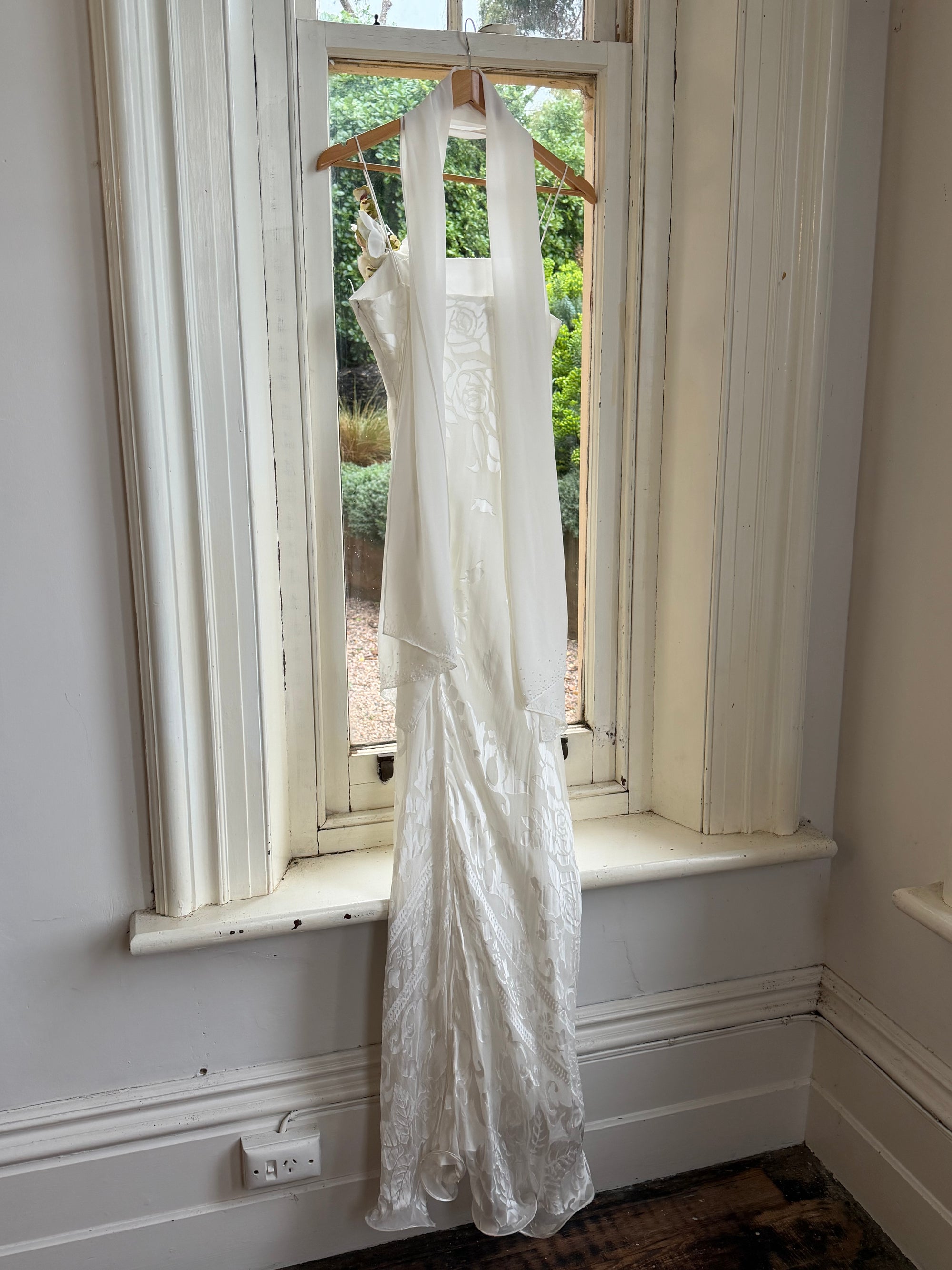 Vintage 90s Pure Silk 3D Rose Appliqué Wedding Dress White